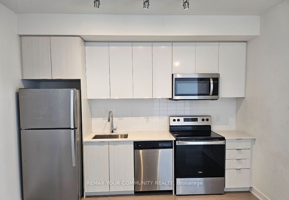 859 The Queensway 307, Toronto, ON M8Z 1N8 photo 2