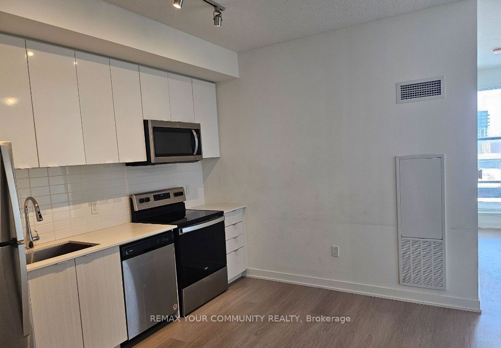 859 The Queensway 307, Toronto, ON M8Z 1N8 photo 4