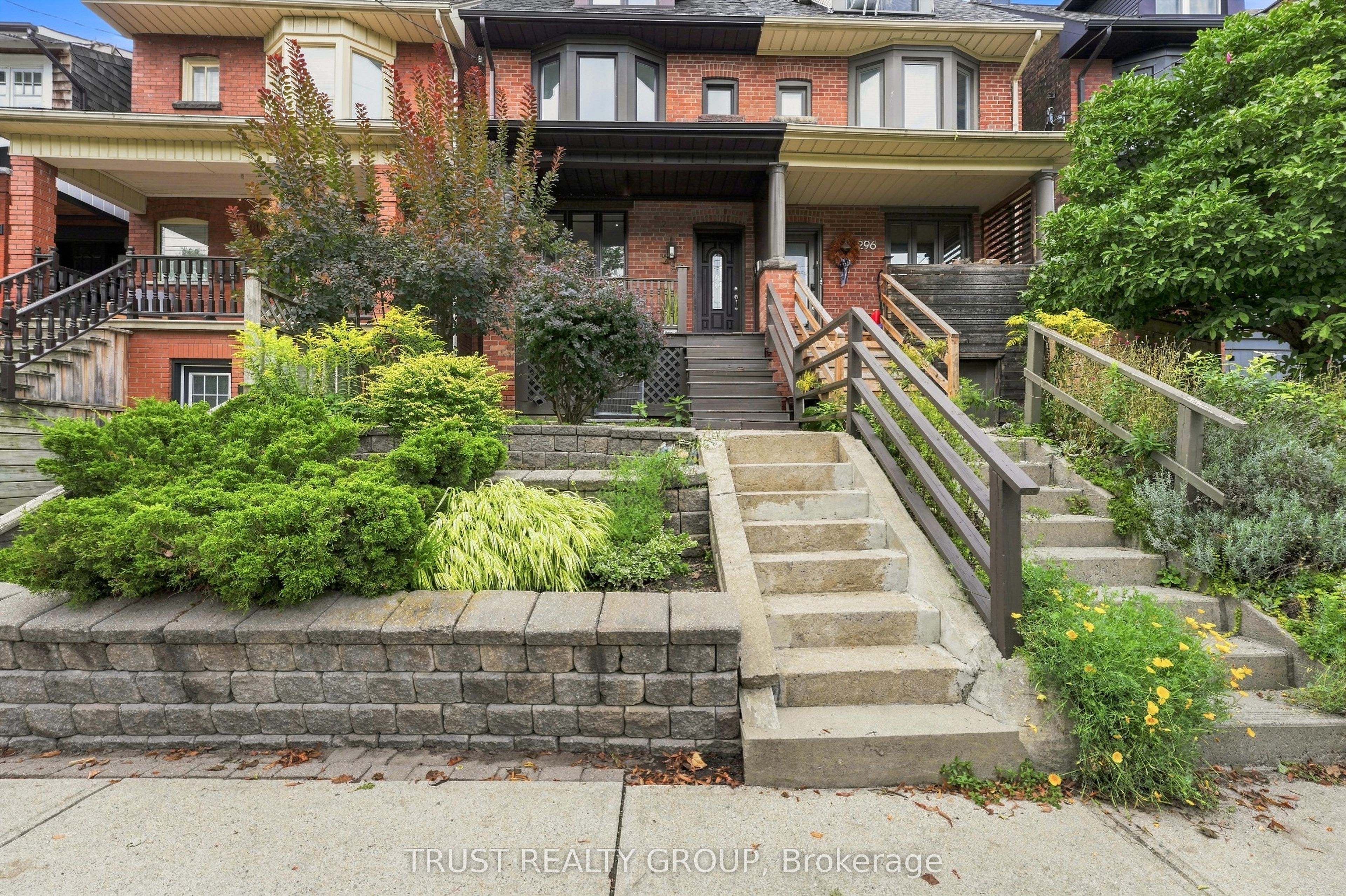 298 Garden Avenue, Toronto, ON M6R 1J6 photo 3