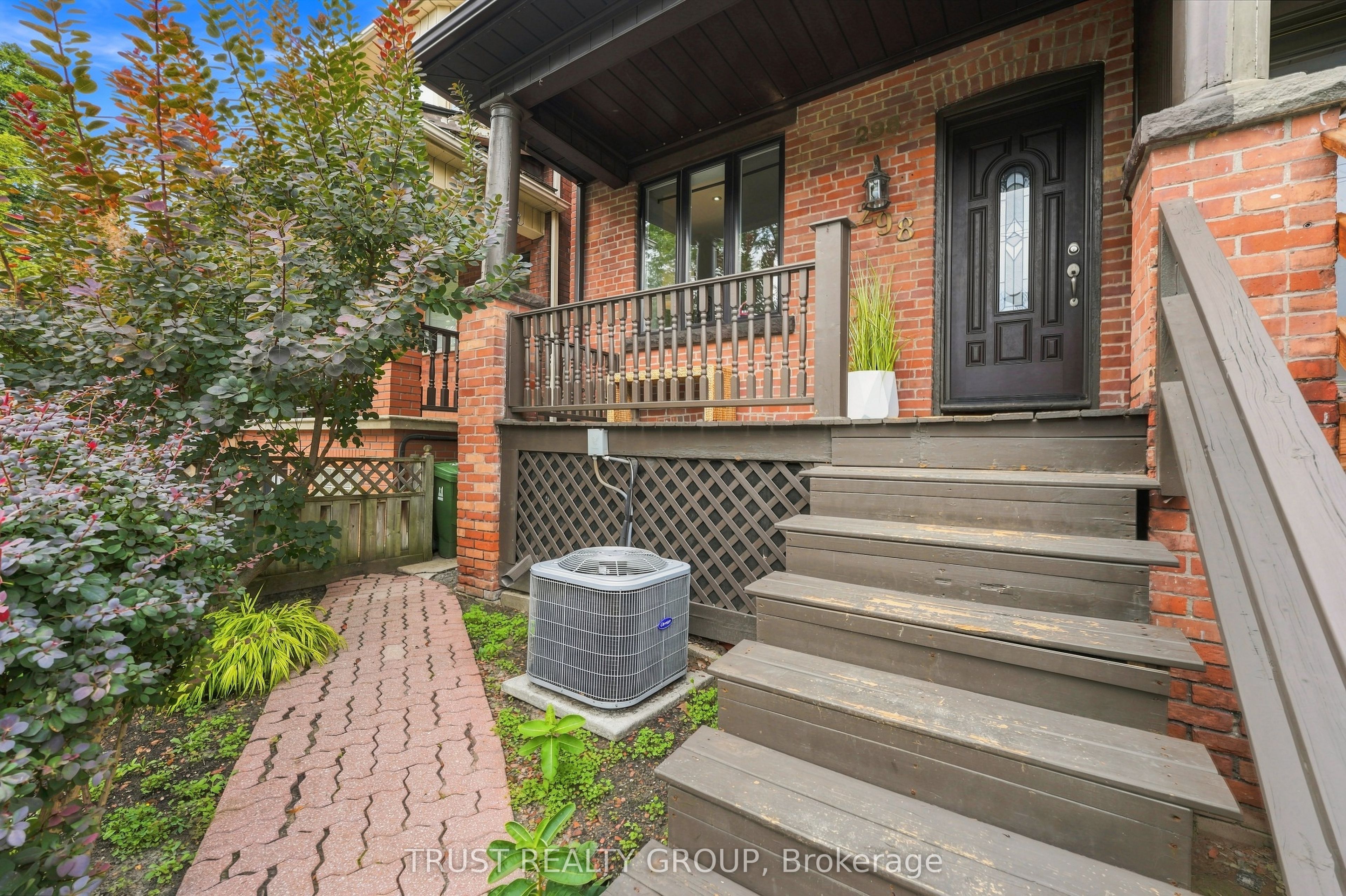 298 Garden Avenue, Toronto, ON M6R 1J6 photo 4