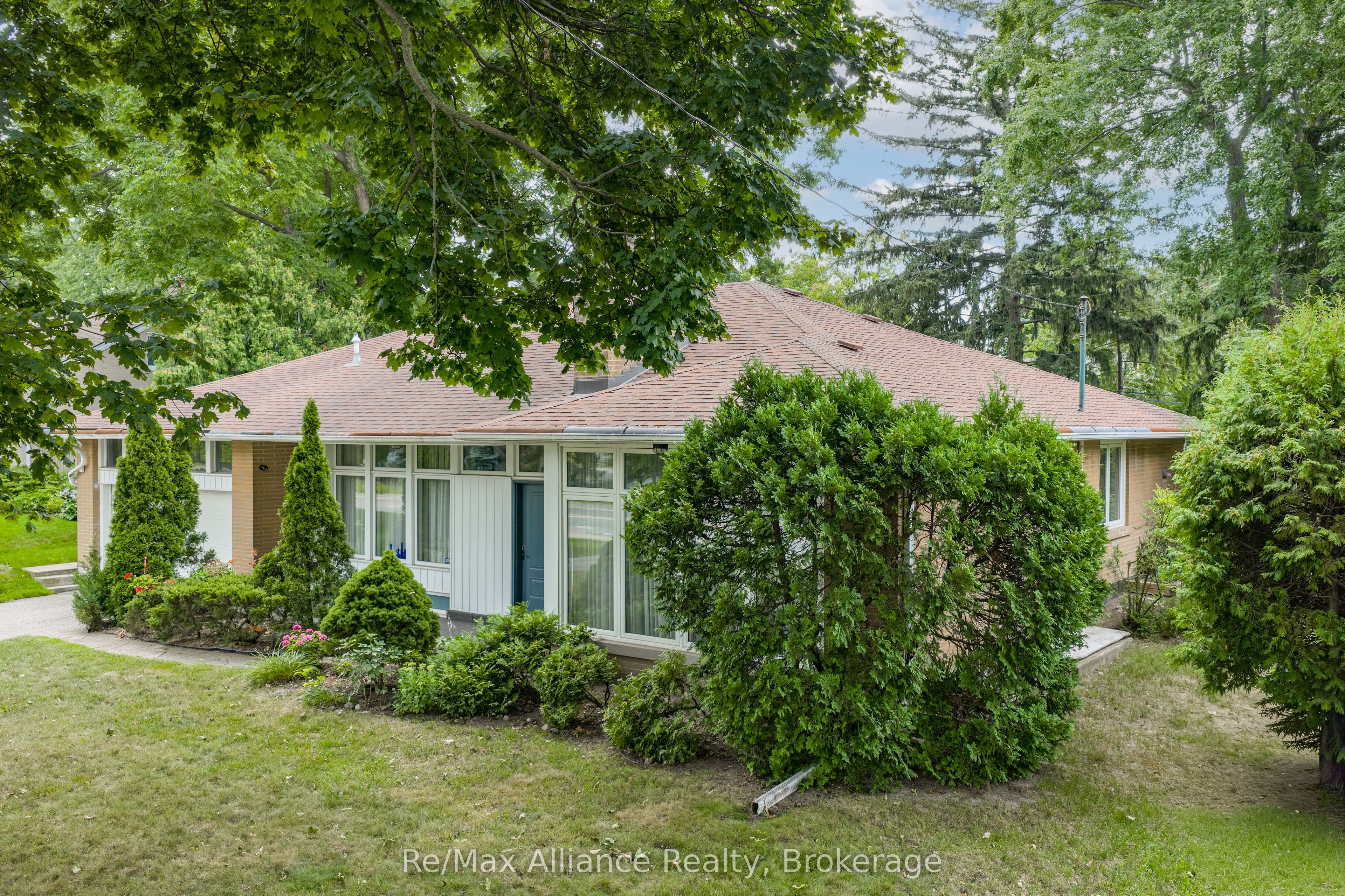 410 The Kingsway, Toronto, ON M9A 3V9 photo 2