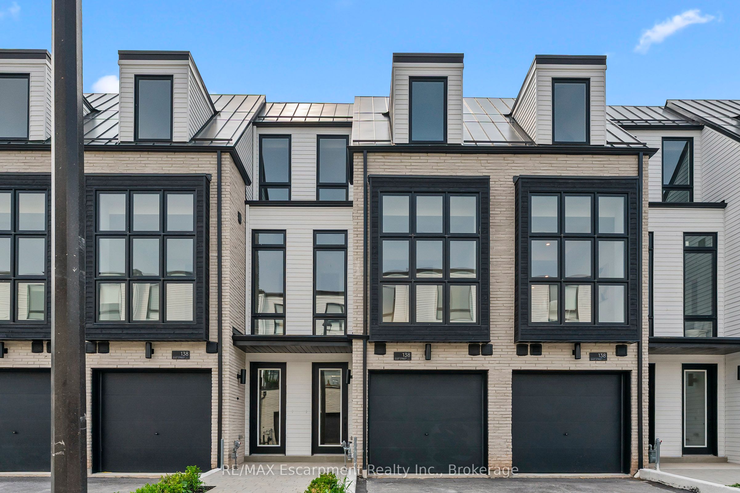 138 East Street 4, Oakville, ON L6L 0H9