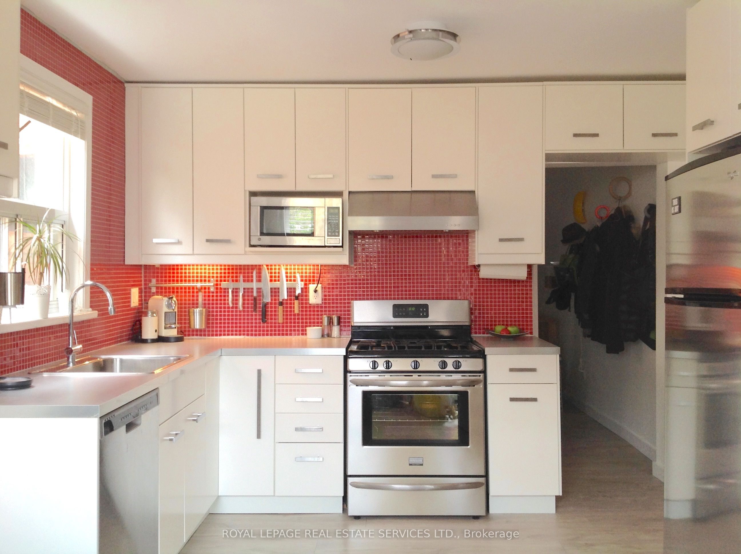 840 Ossington Avenue, Toronto, ON M6G 3V1
