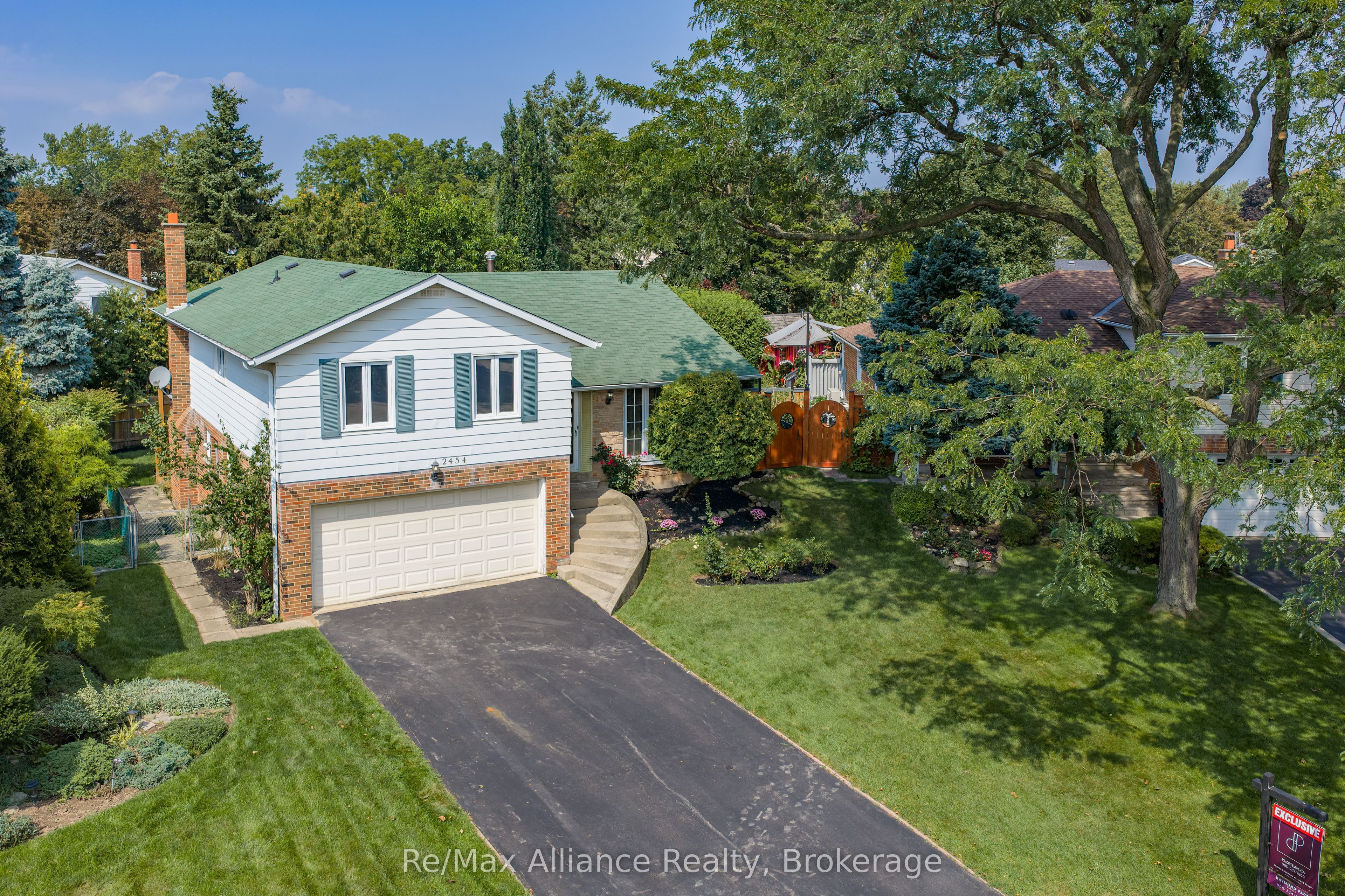 2454 Woking Crescent, Mississauga, ON L5K 1Z7 photo 3