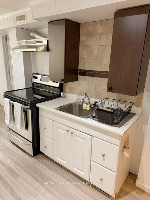 1191 Islington Avenue Basement, Toronto, ON M8Z 4S8 photo 5