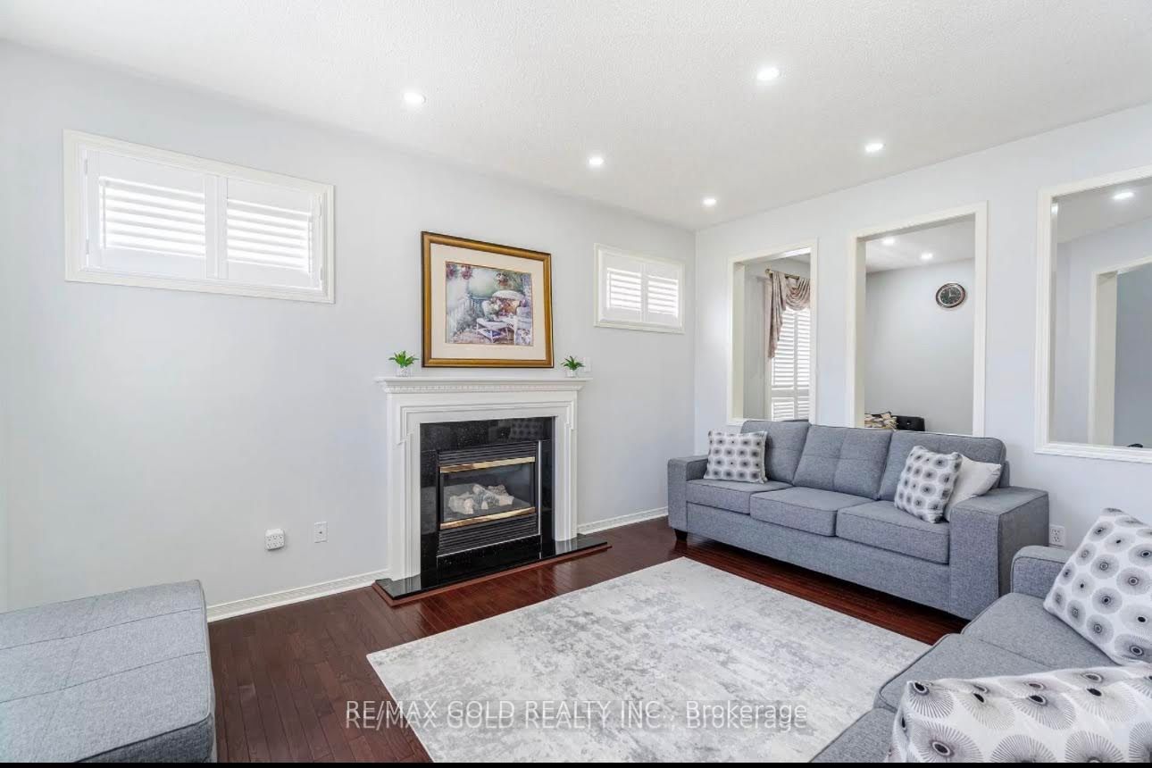 16 Mario Street, Brampton, ON L6P 1N1 photo 2