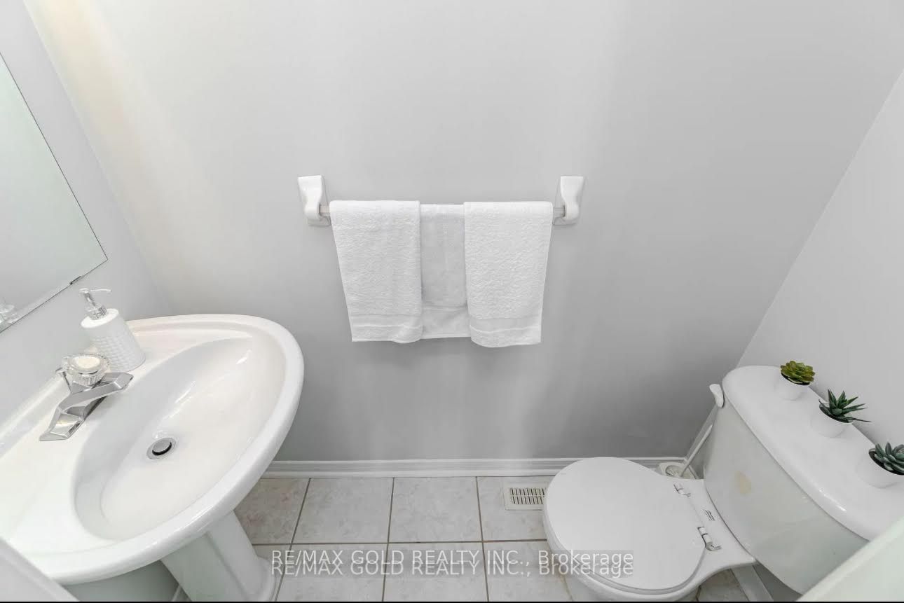 16 Mario Street, Brampton, ON L6P 1N1 photo 3