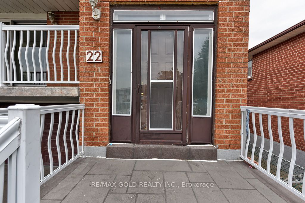 22 Kittiwake Avenue, Toronto, ON M9V 4P6 photo 3