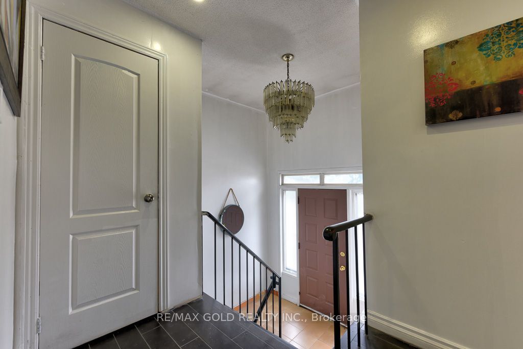 22 Kittiwake Avenue, Toronto, ON M9V 4P6 photo 5