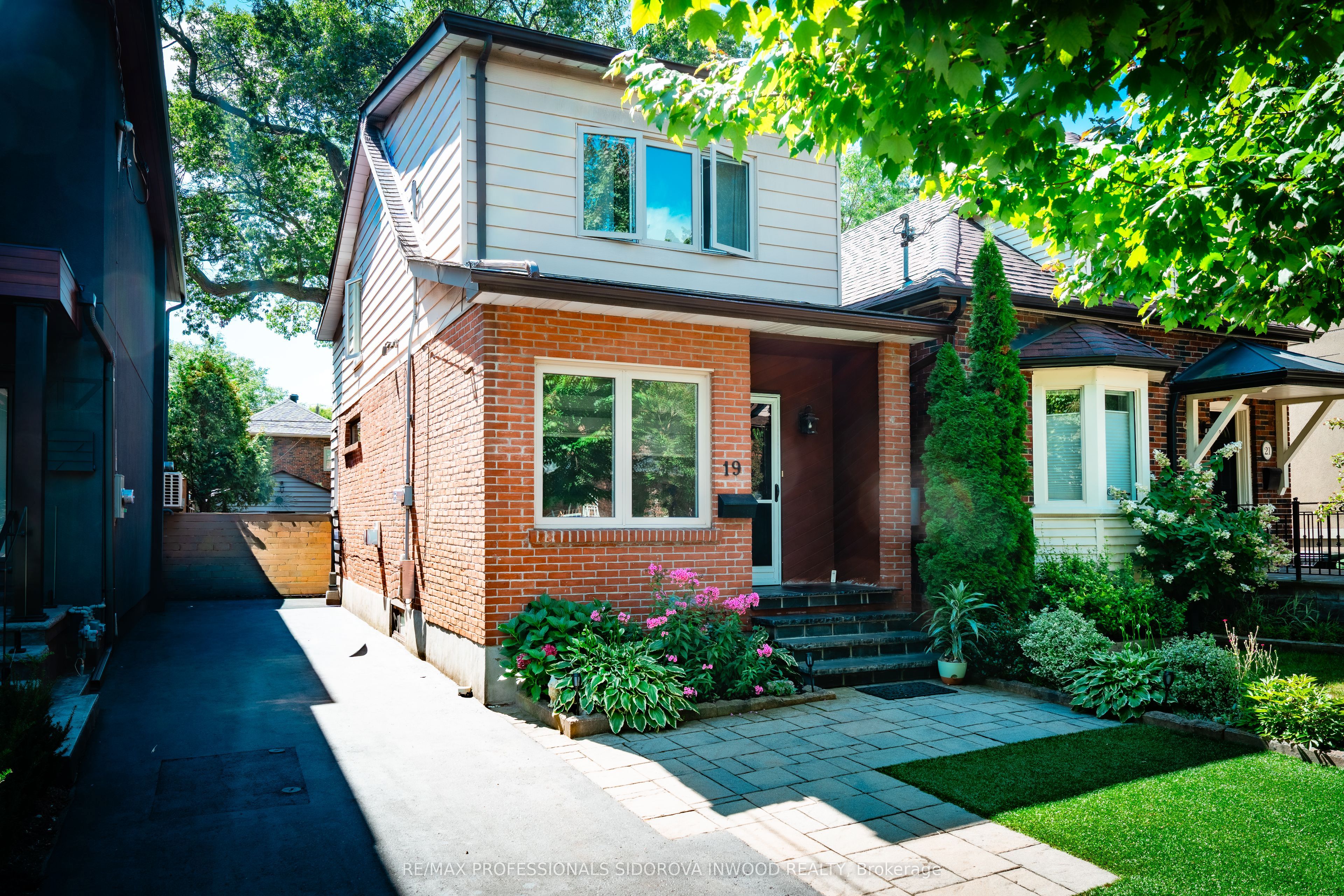 19 Harshaw Avenue, Toronto, ON M6S 1X9