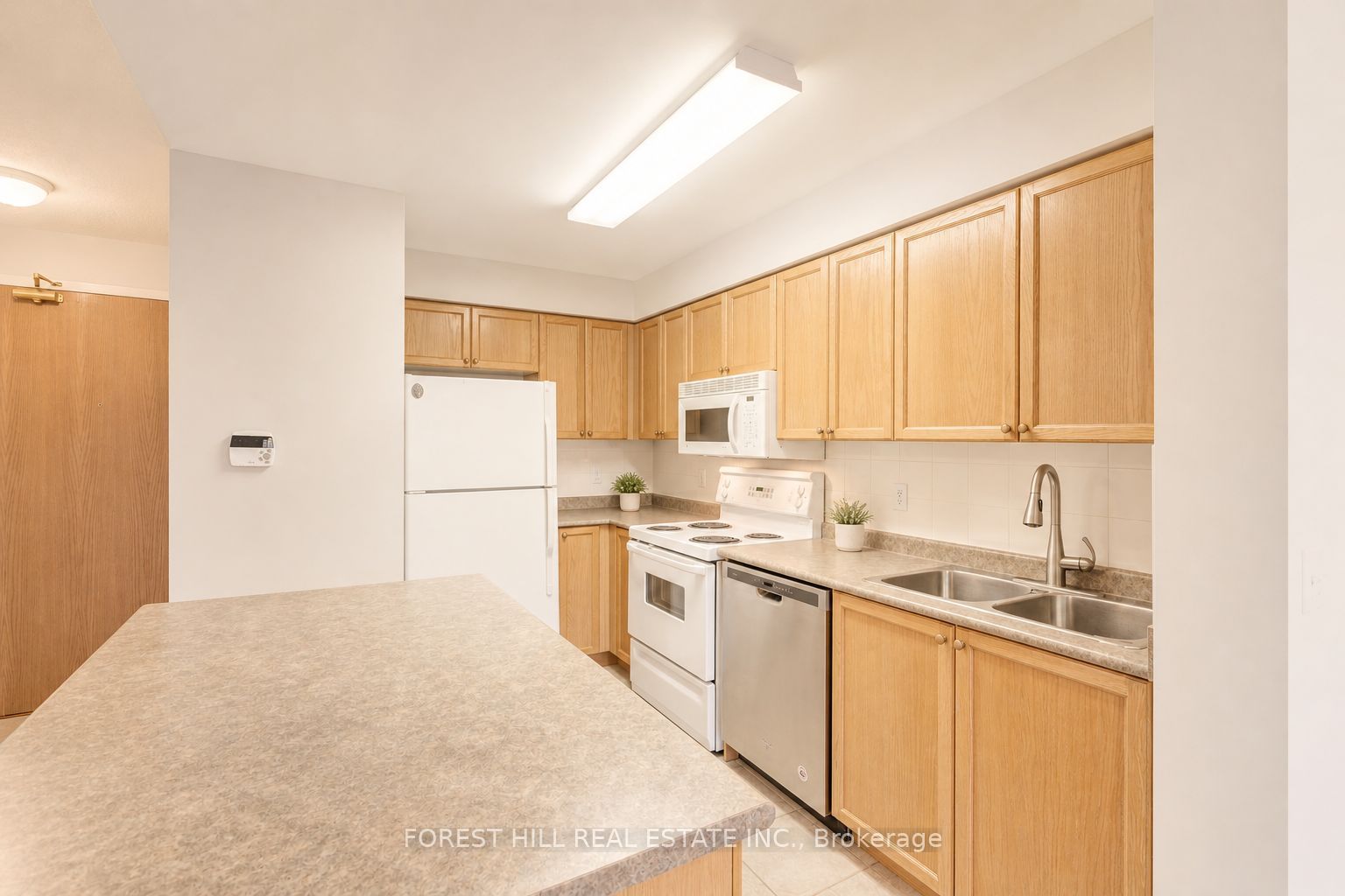 17 Michael Power Place 709, Toronto, ON M9A 5G5 photo 4
