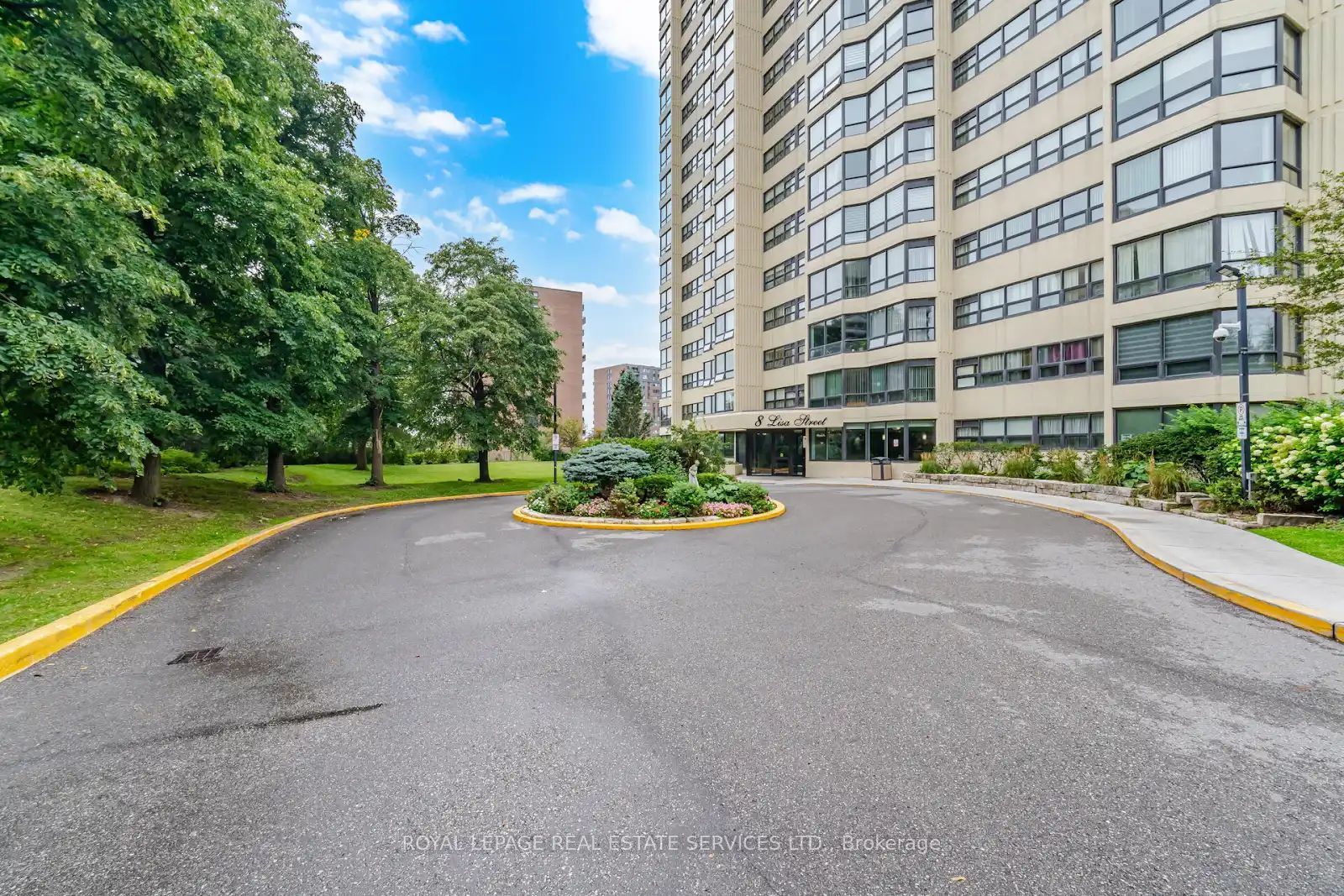 8 Lisa Street 306, Brampton, ON L6T 4S6 photo 2