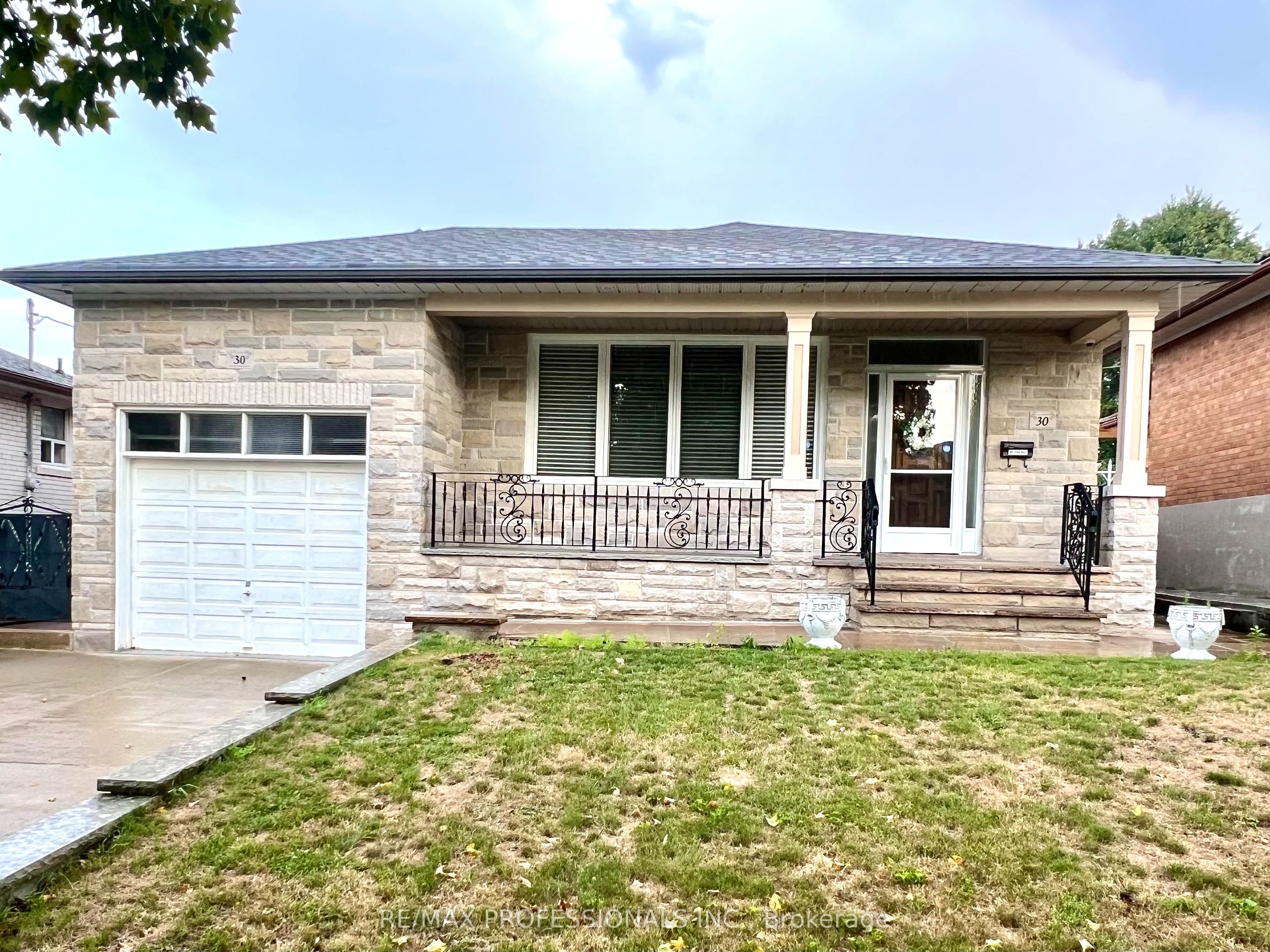 30 Lemonwood Drive, Toronto, ON M9A 4L5