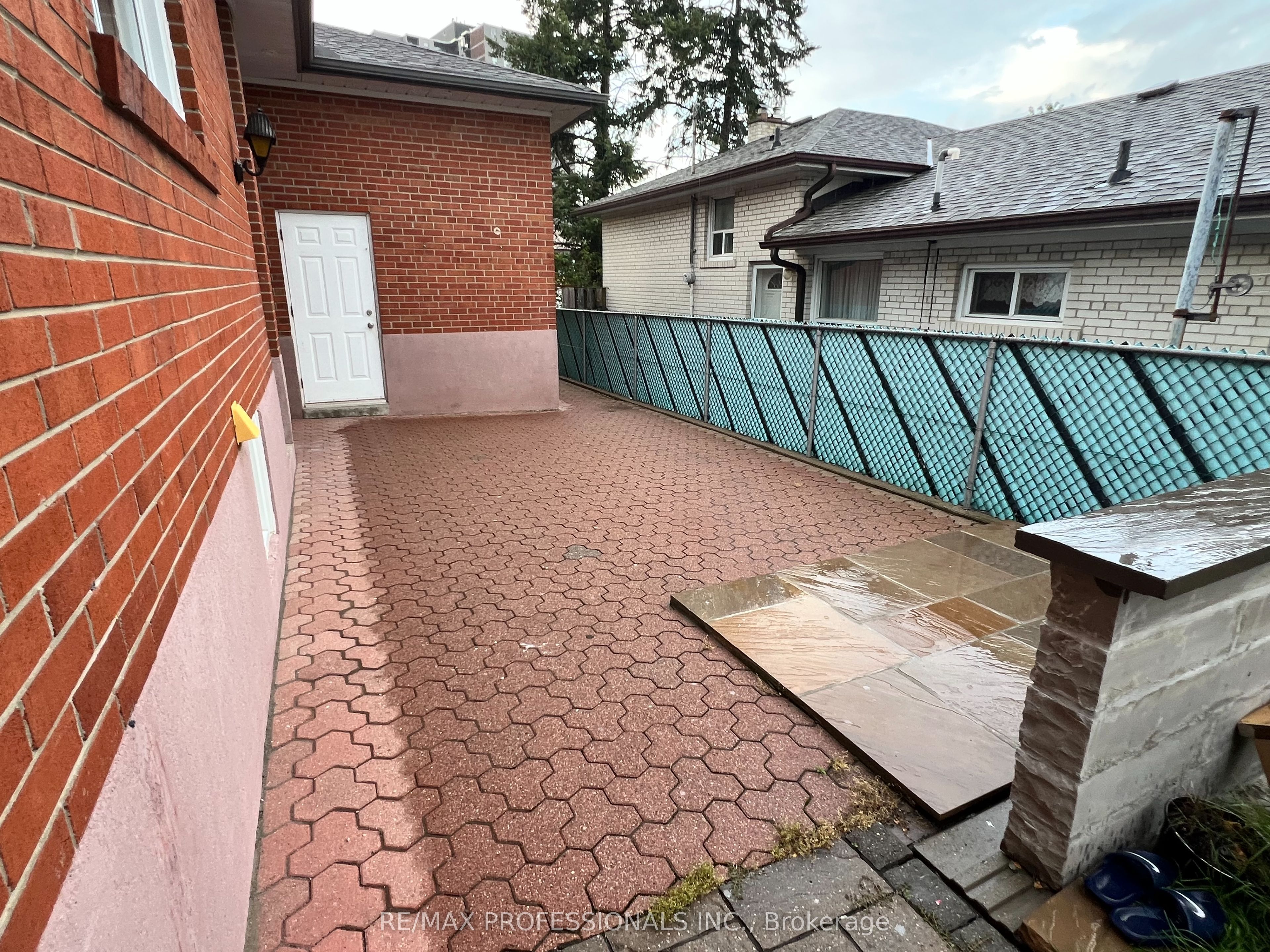 30 Lemonwood Drive, Toronto, ON M9A 4L5 photo 2
