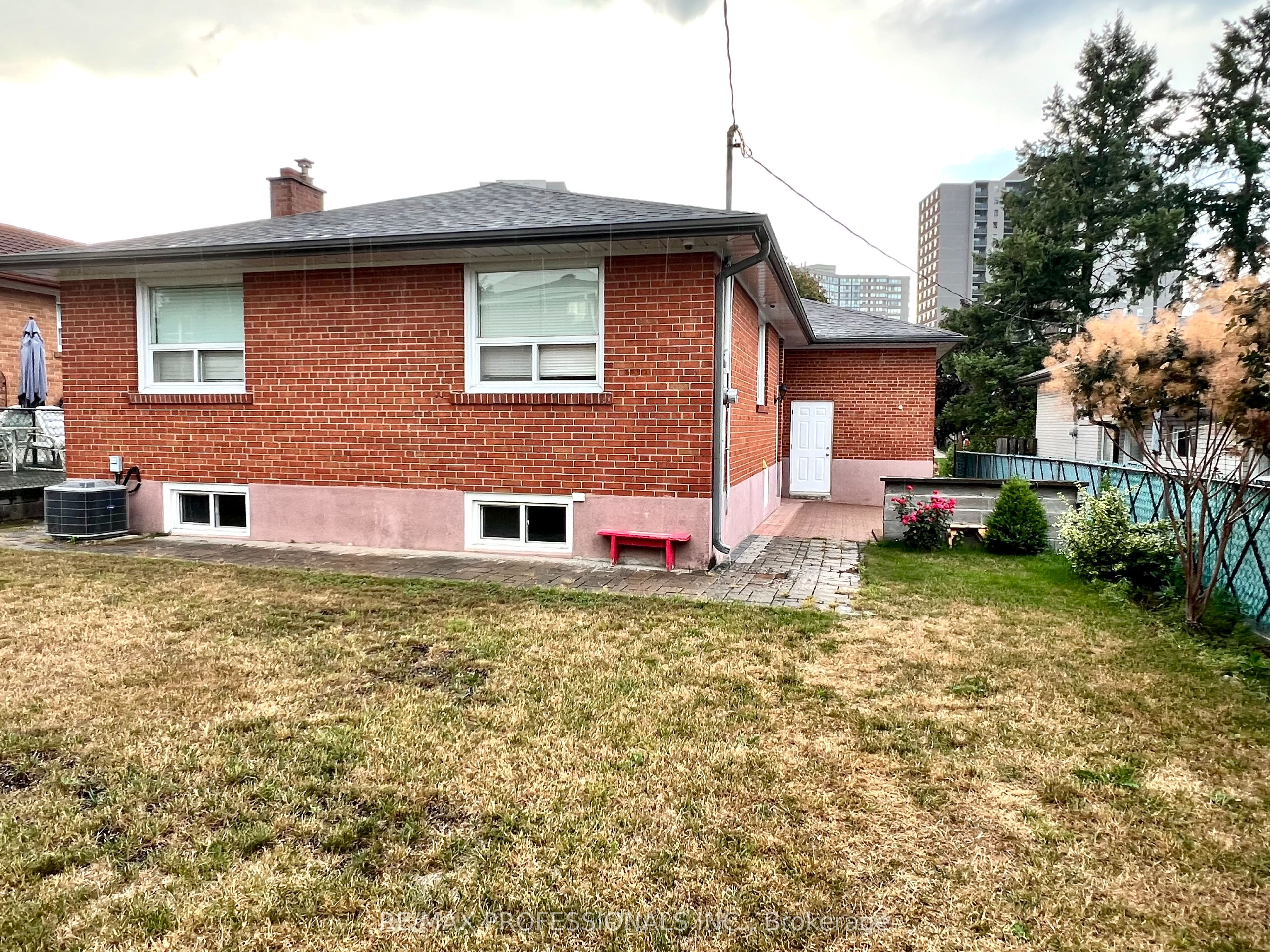 30 Lemonwood Drive, Toronto, ON M9A 4L5 photo 4