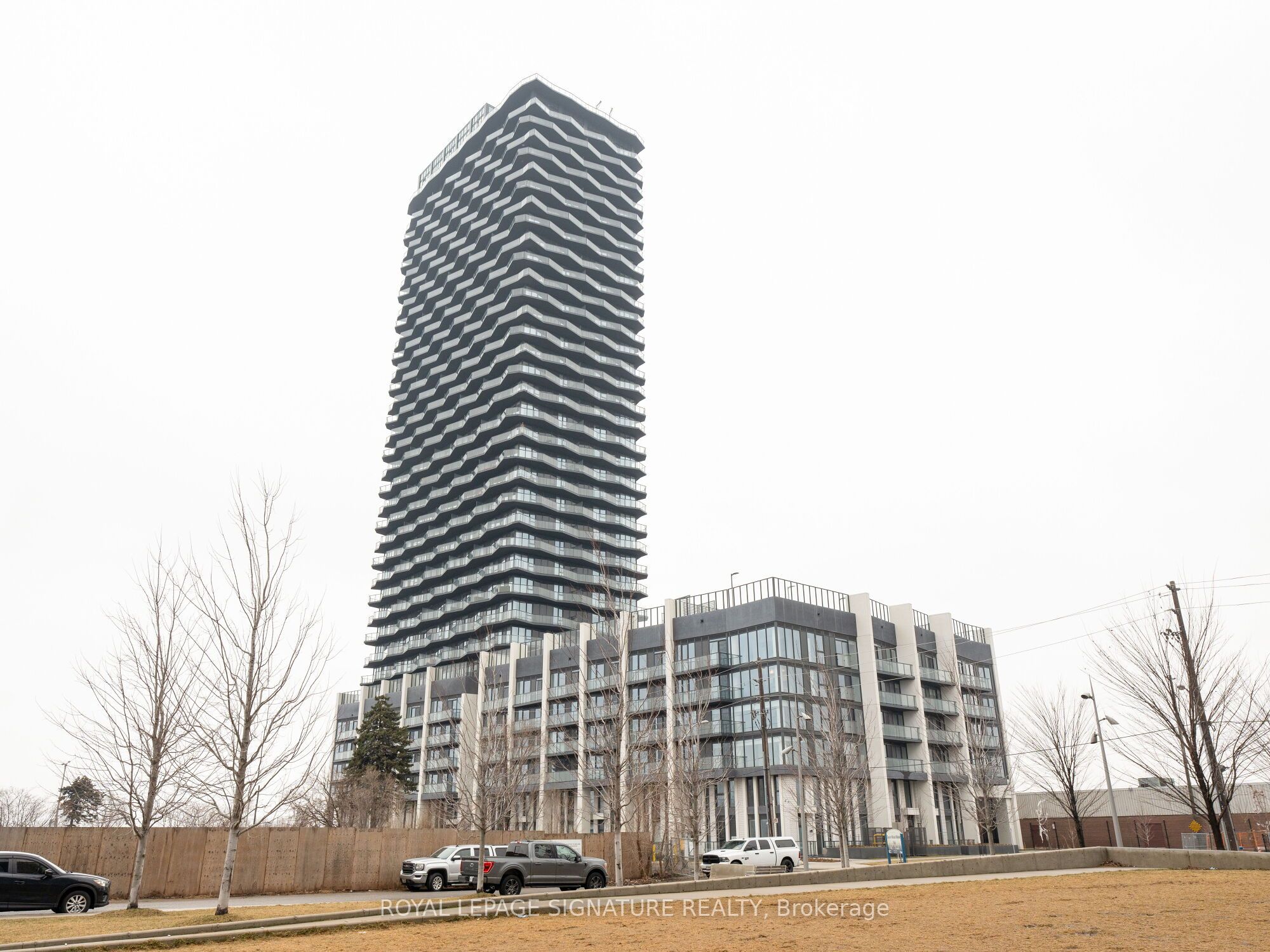 36 Zorra Street 1909, Toronto, ON M8Z 0G5
