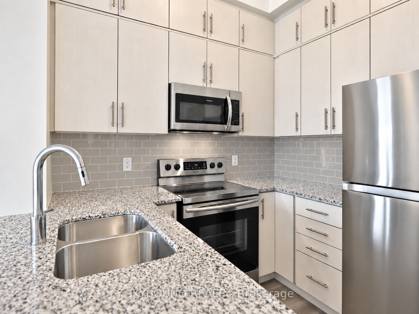 128 Grovewood Common 605, Oakville, ON L6H 0X3 photo 5