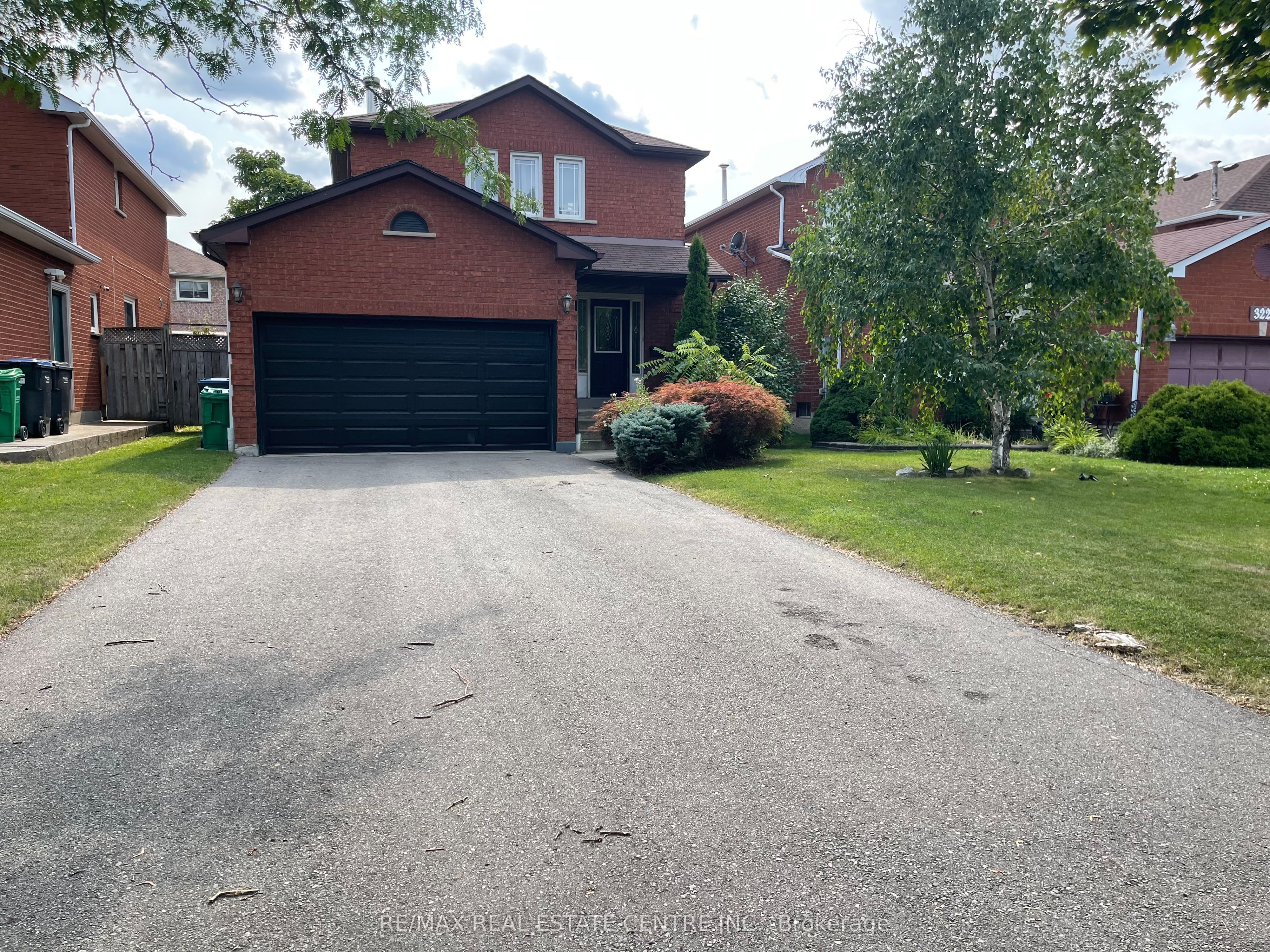 3223 Shadetree Drive, Mississauga, ON L5N 6P1