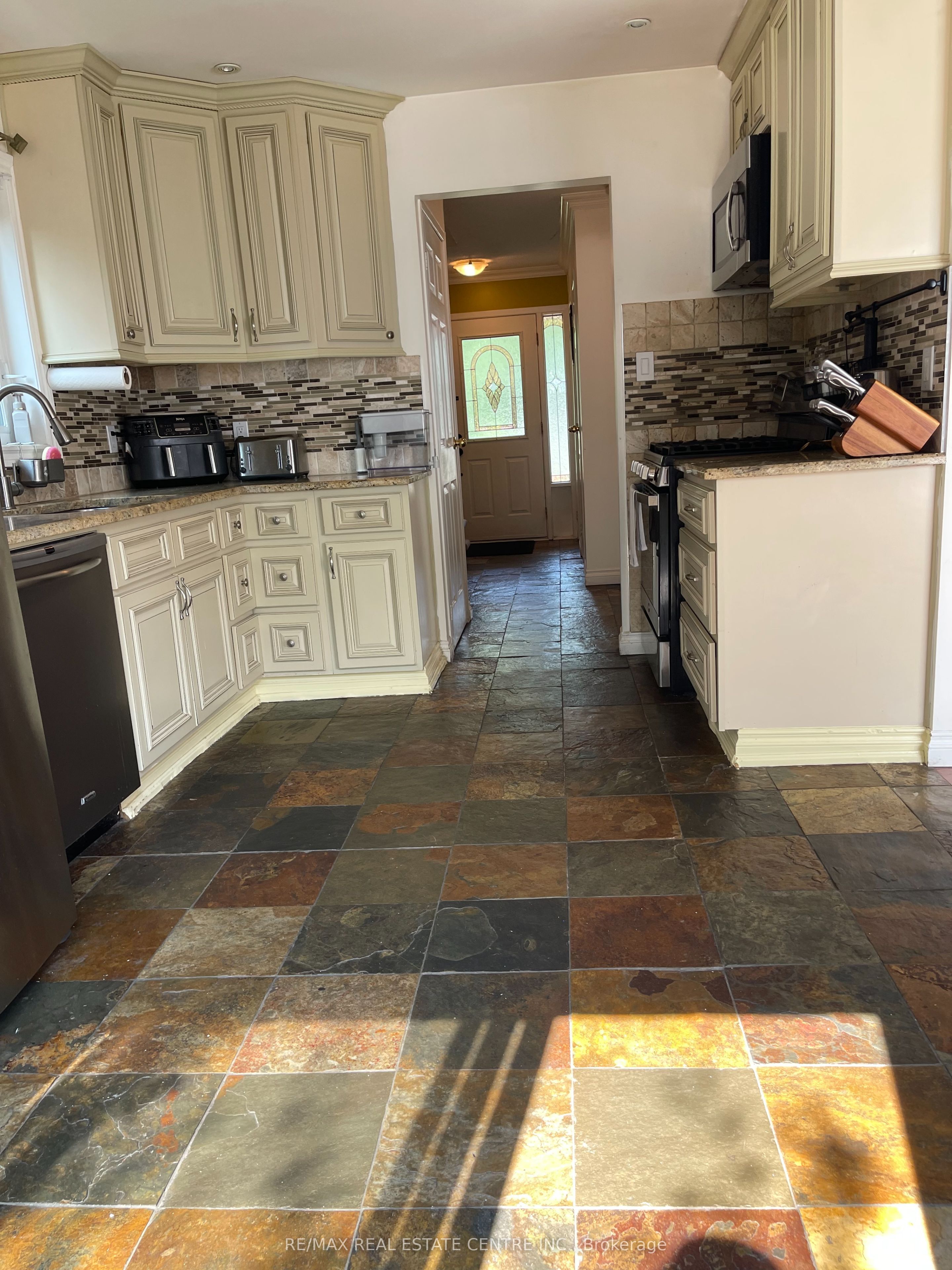 3223 Shadetree Drive, Mississauga, ON L5N 6P1 photo 3
