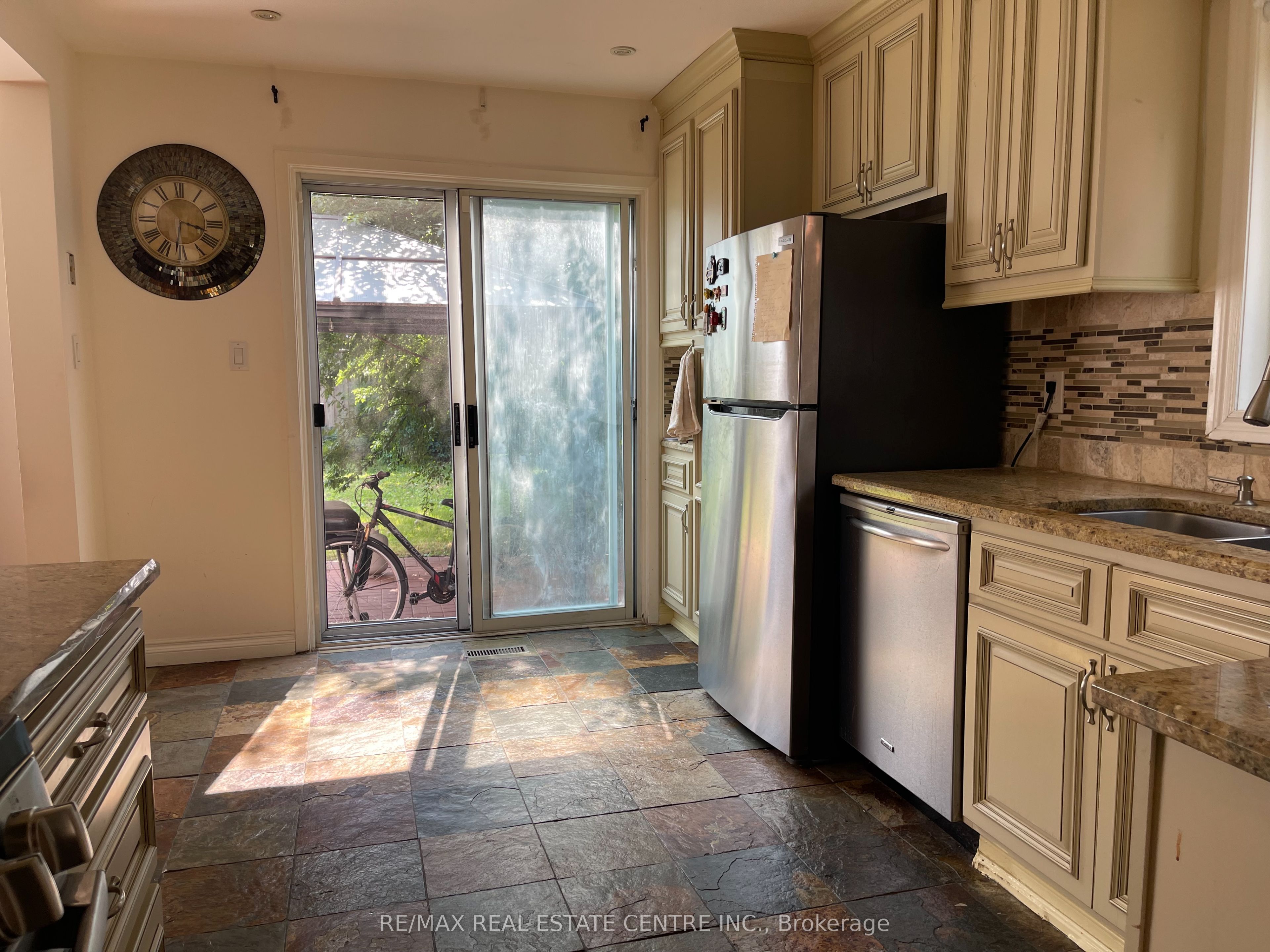 3223 Shadetree Drive, Mississauga, ON L5N 6P1 photo 5