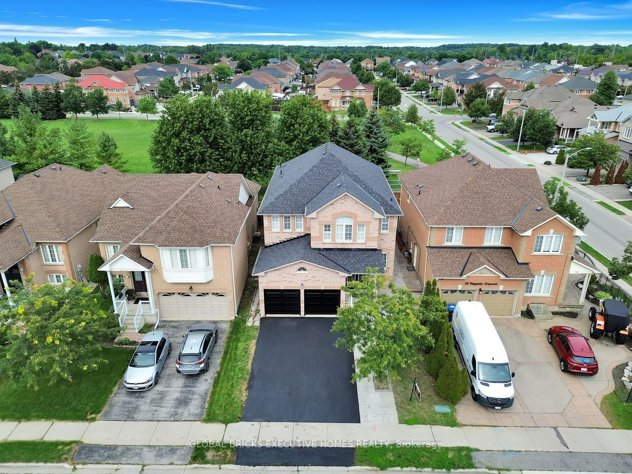 122 Pappain Crescent, Brampton, ON L7A 3J7 photo 2