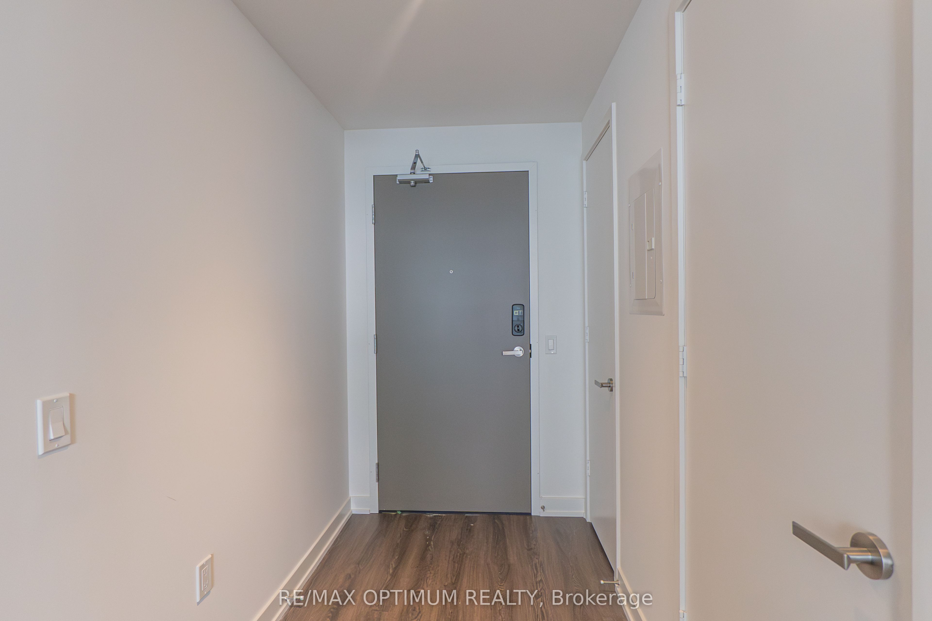 448 Burnhampthrope Road 6201, Mississauga, ON L5B 0R4 photo 2