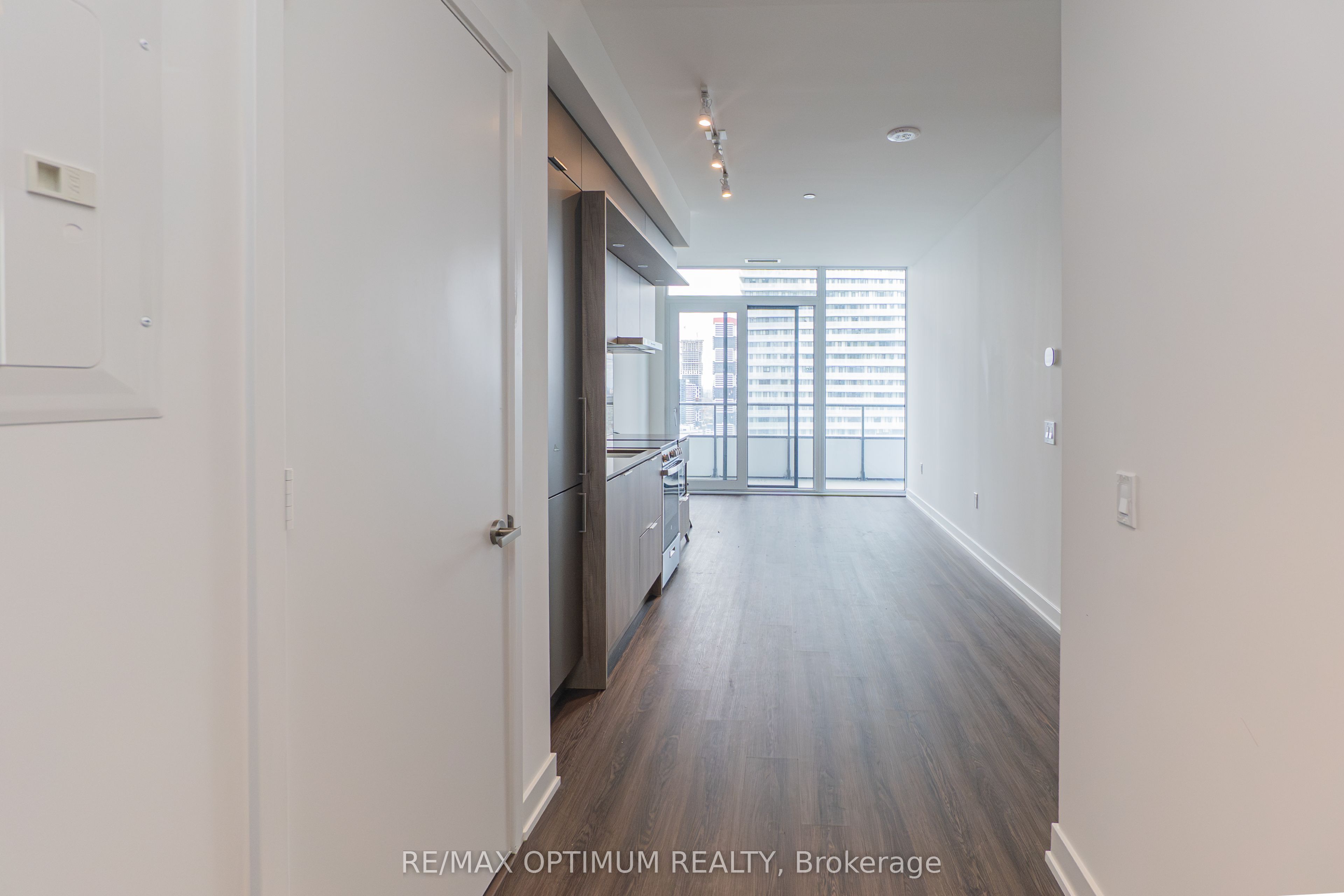 448 Burnhampthrope Road 6201, Mississauga, ON L5B 0R4 photo 3