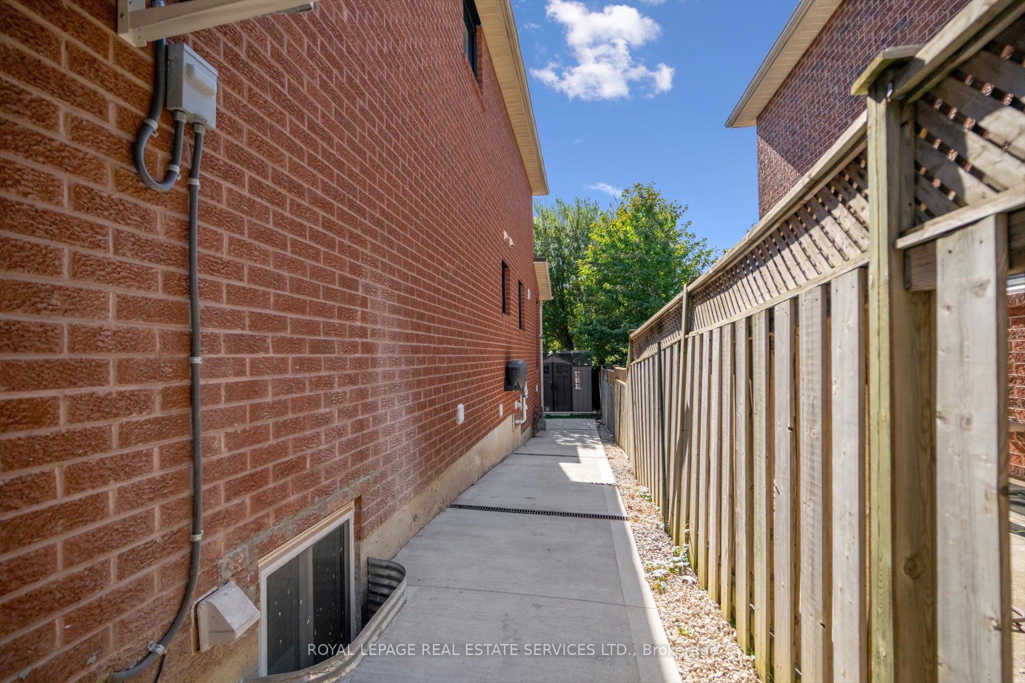 3872 Densbury Drive Bsmt Apt, Mississauga, ON L5N 6Y9 photo 3