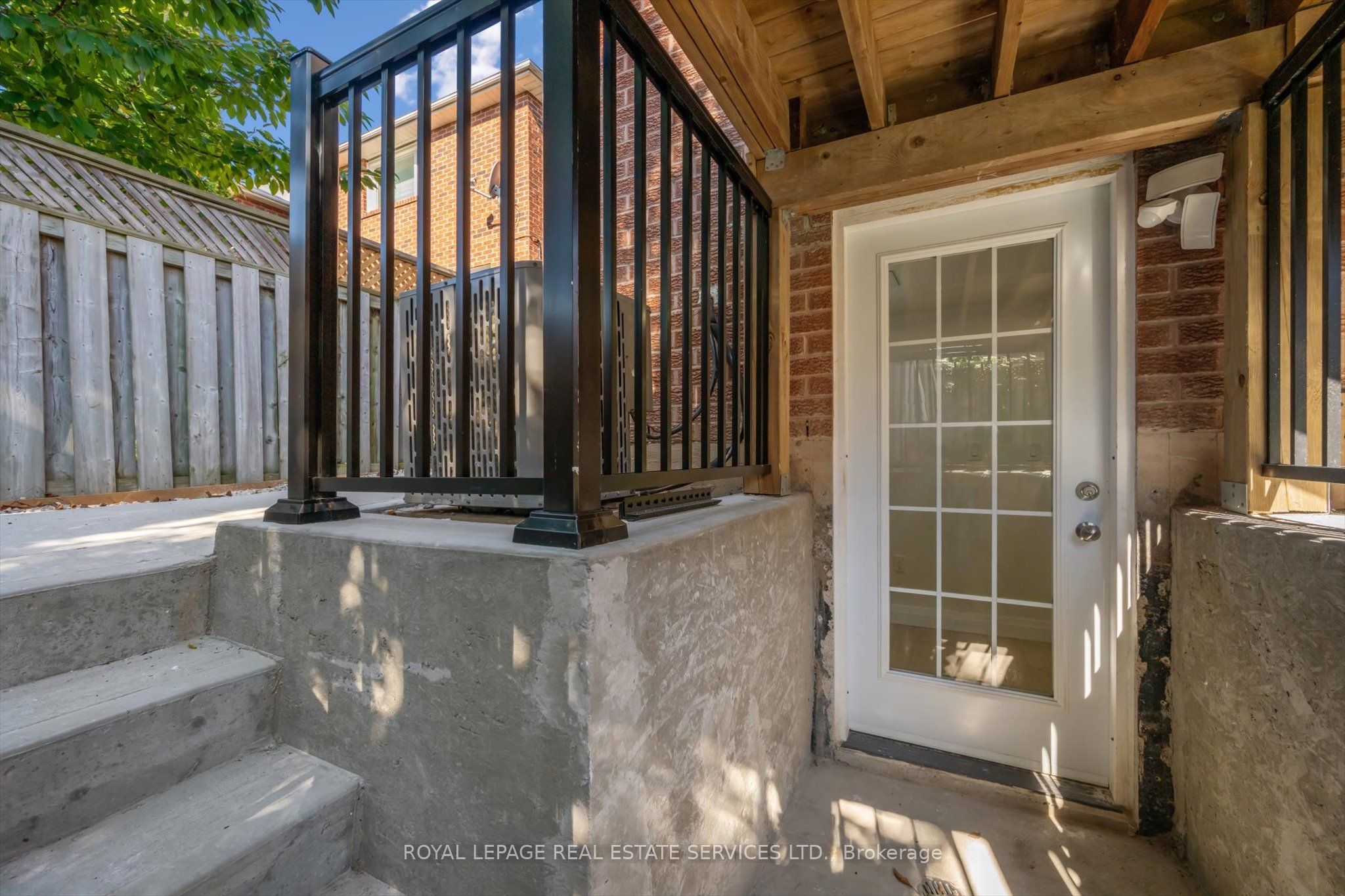3872 Densbury Drive Bsmt Apt, Mississauga, ON L5N 6Y9 photo 5