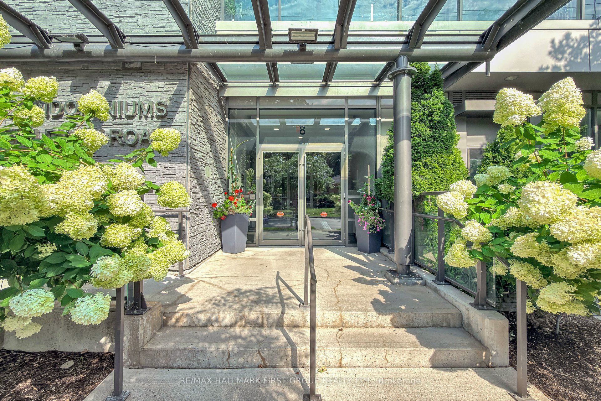 8 Fieldway Road 505, Toronto, ON M8Z 3L1 photo 2