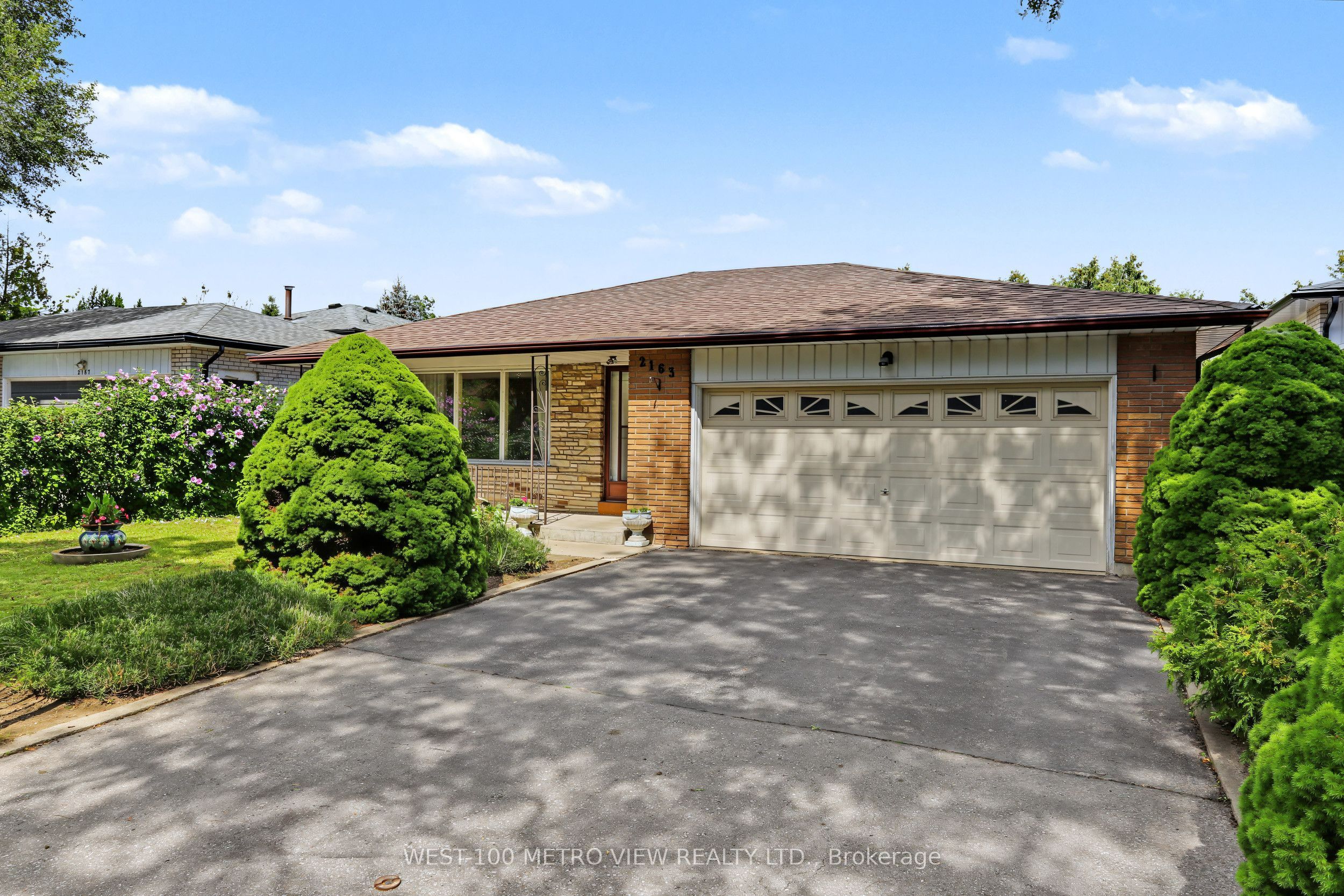 2163 Asta Drive, Mississauga, ON L5A 2T6 photo 2