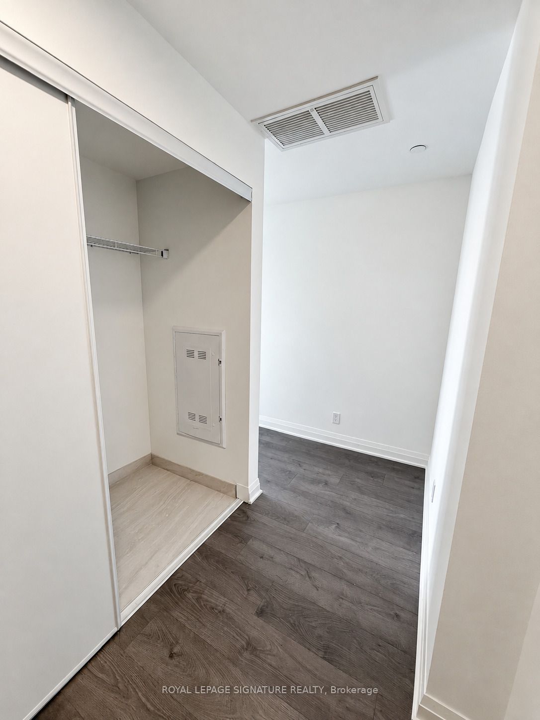 4015 The Exchange 3804, Mississauga, ON L5B 0N9 photo 3