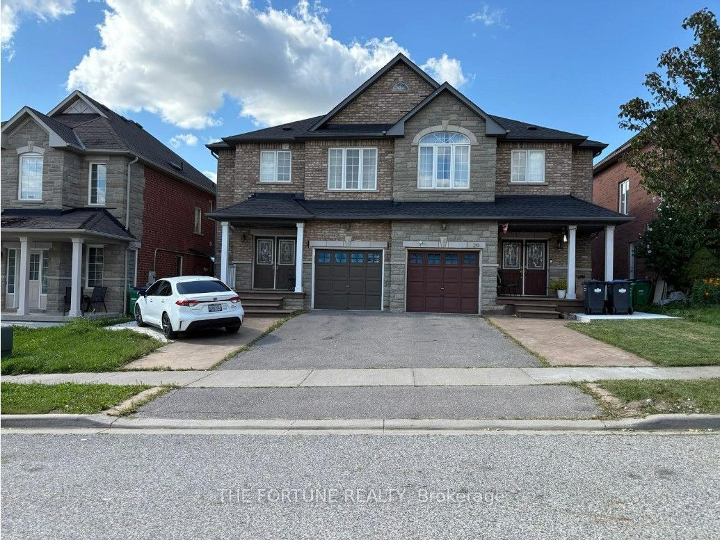 18 Saint Eugene Street, Brampton, ON L6Y 0K9 photo 2