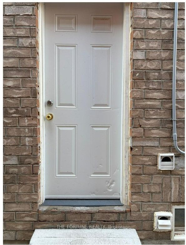 18 Saint Eugene Street, Brampton, ON L6Y 0K9 photo 4