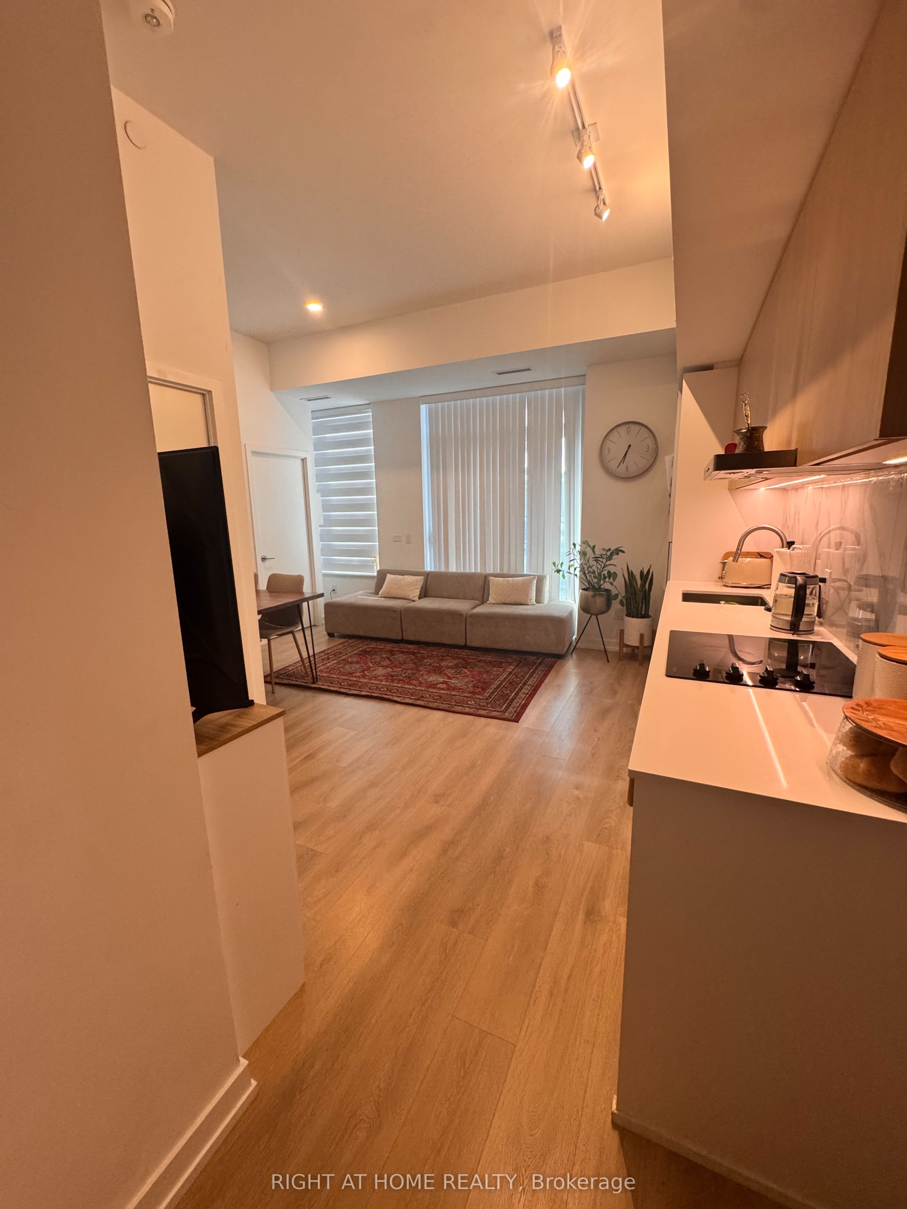 1100 Sheppard Avenue W, Toronto, ON M3K 0E4