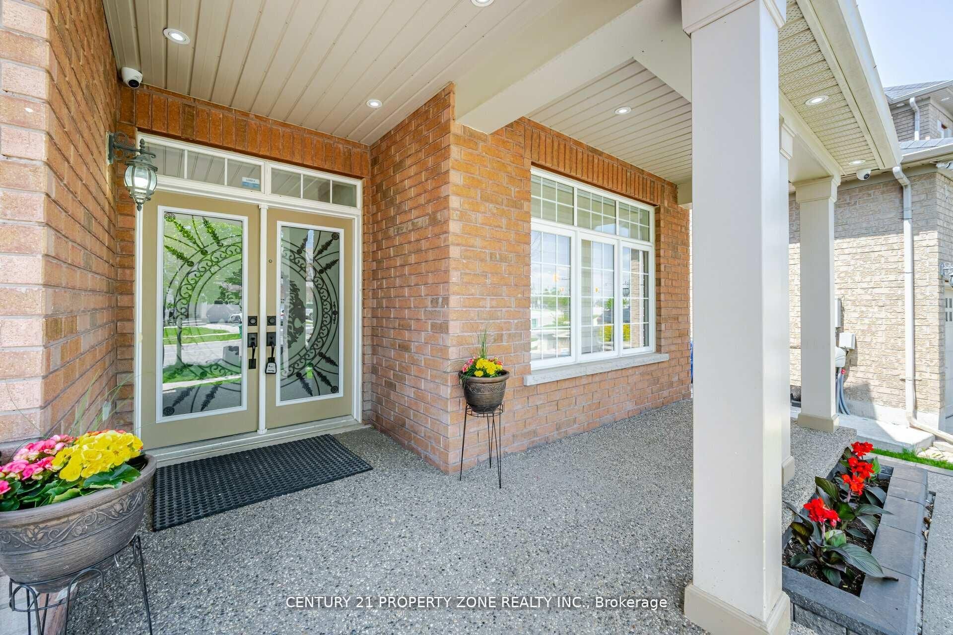 8 Teal Crest Circle, Brampton, ON L6X 2Z6 photo 4