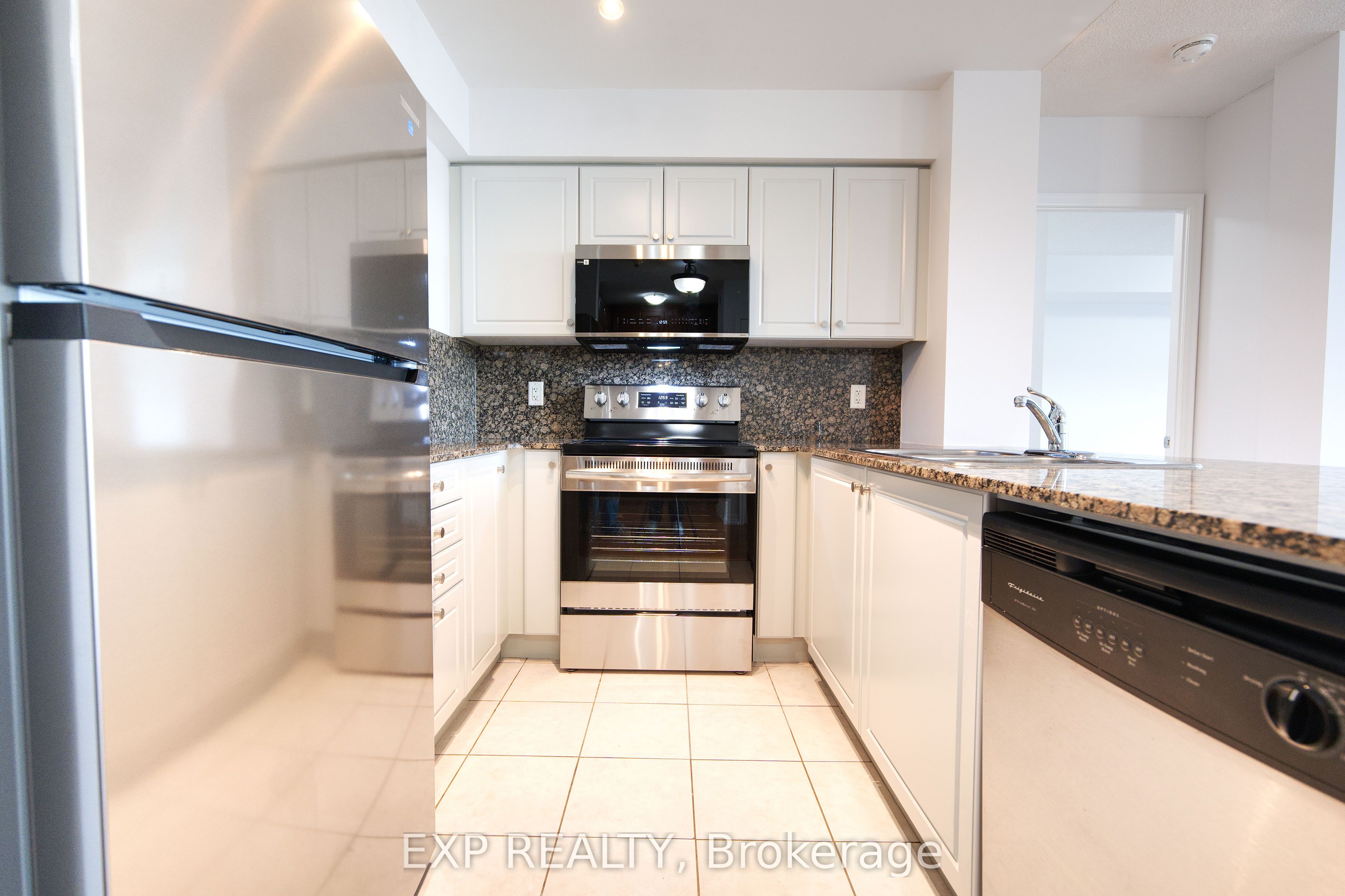 1403 Royal York Road 909, Toronto, ON M9P 0A1 photo 2