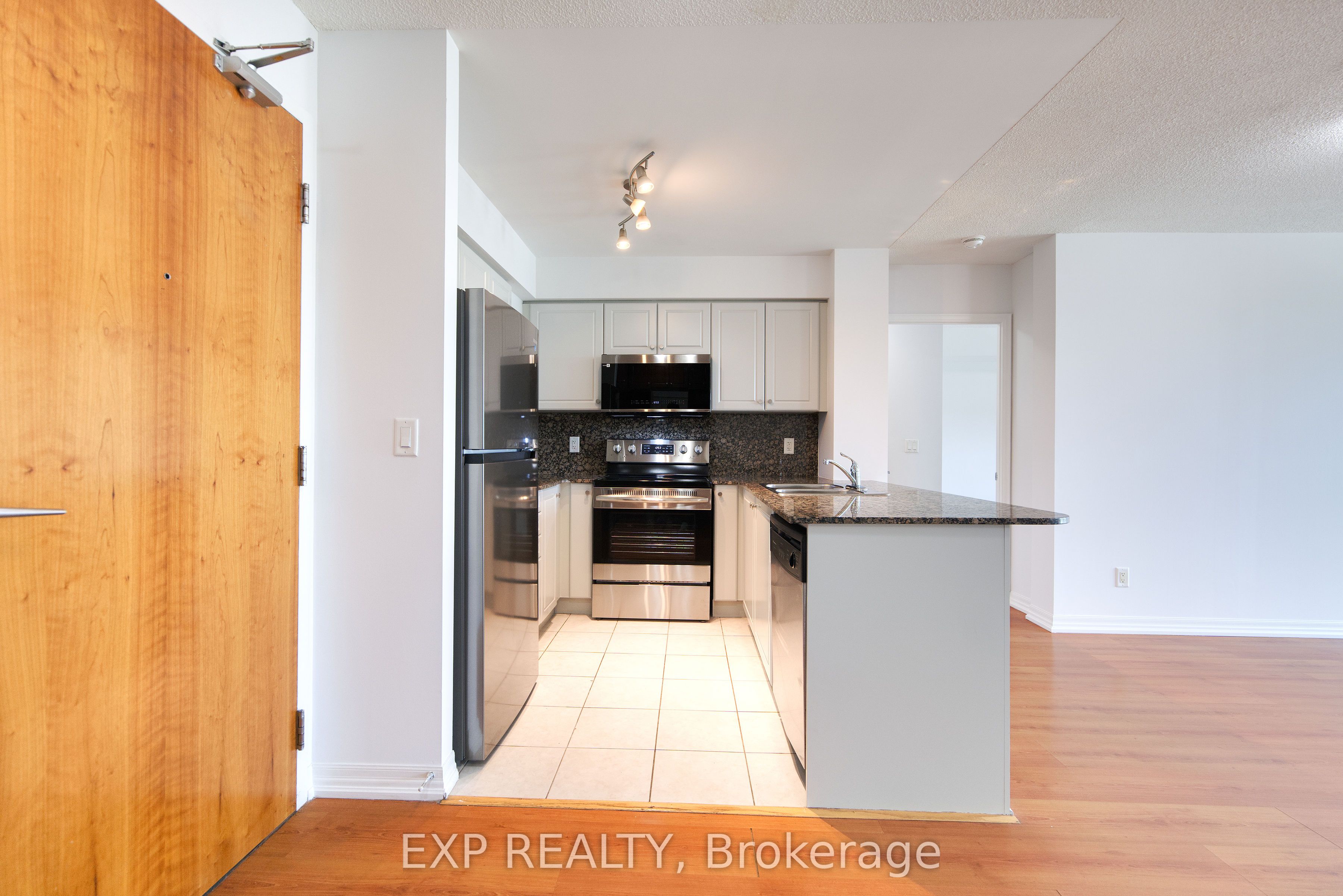 1403 Royal York Road 909, Toronto, ON M9P 0A1 photo 3