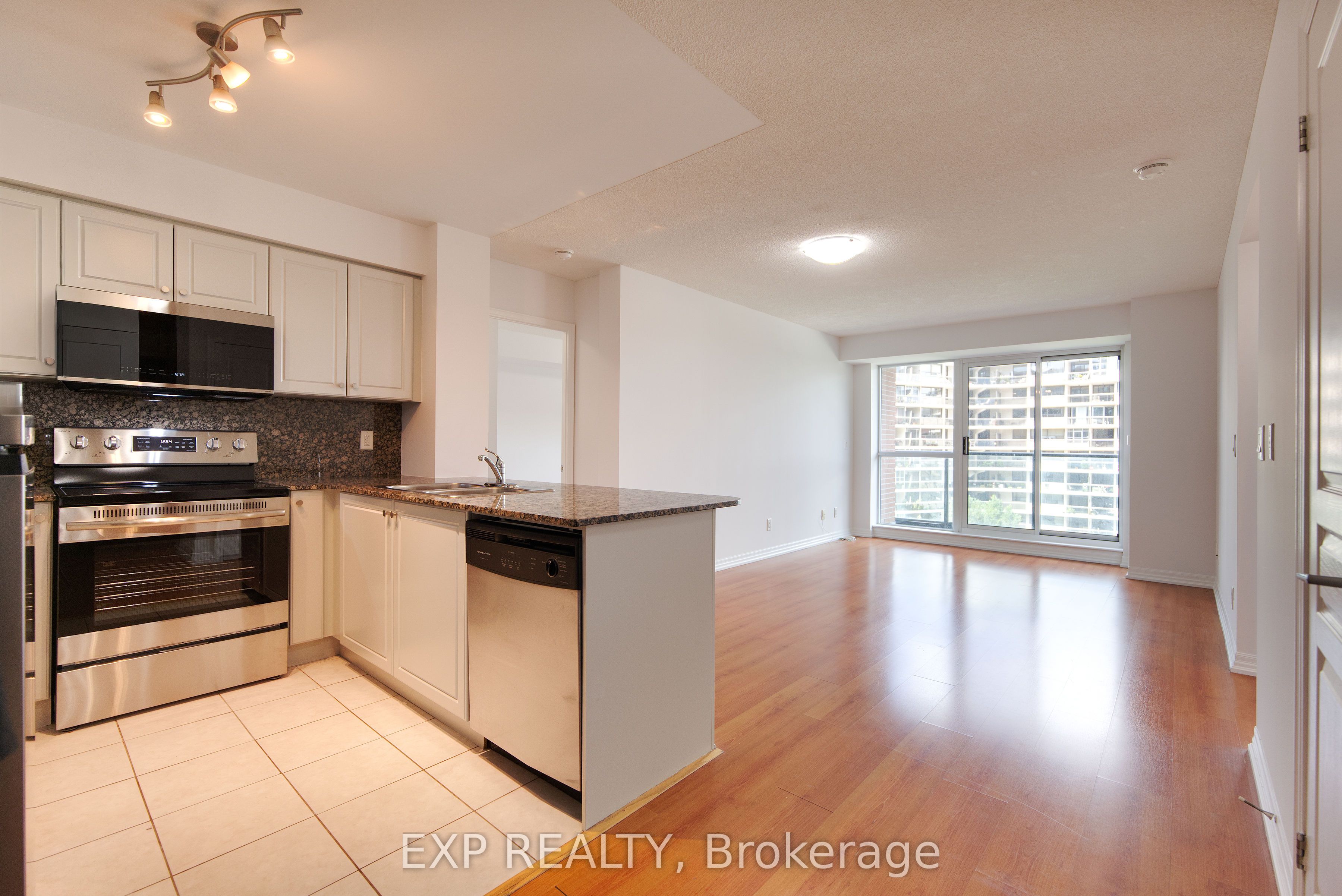1403 Royal York Road 909, Toronto, ON M9P 0A1 photo 4