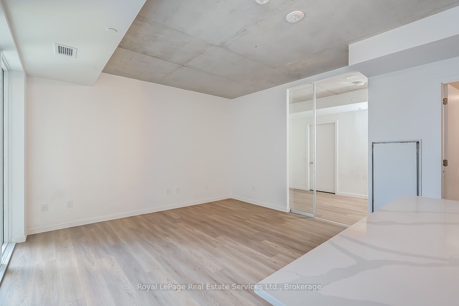 689 The Queensway 431, Toronto, ON M8Y 1L1 photo 5