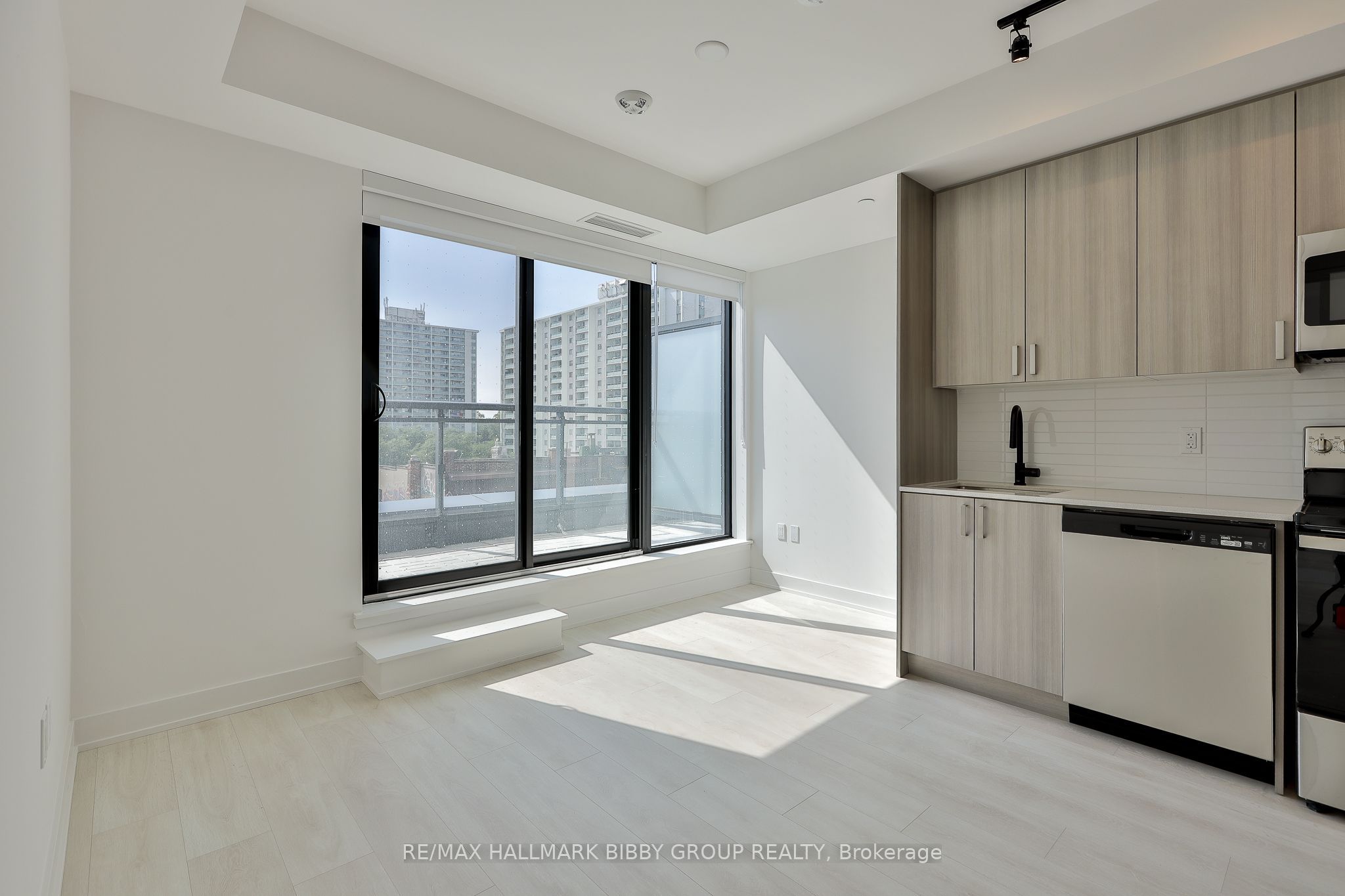 758 Dovercourt Road 405, Toronto, ON M6H 0G7 photo 3
