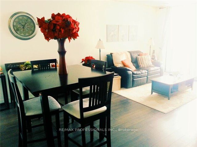 812 Lansdowne Avenue 325, Toronto, ON M6H 4K5 photo 3