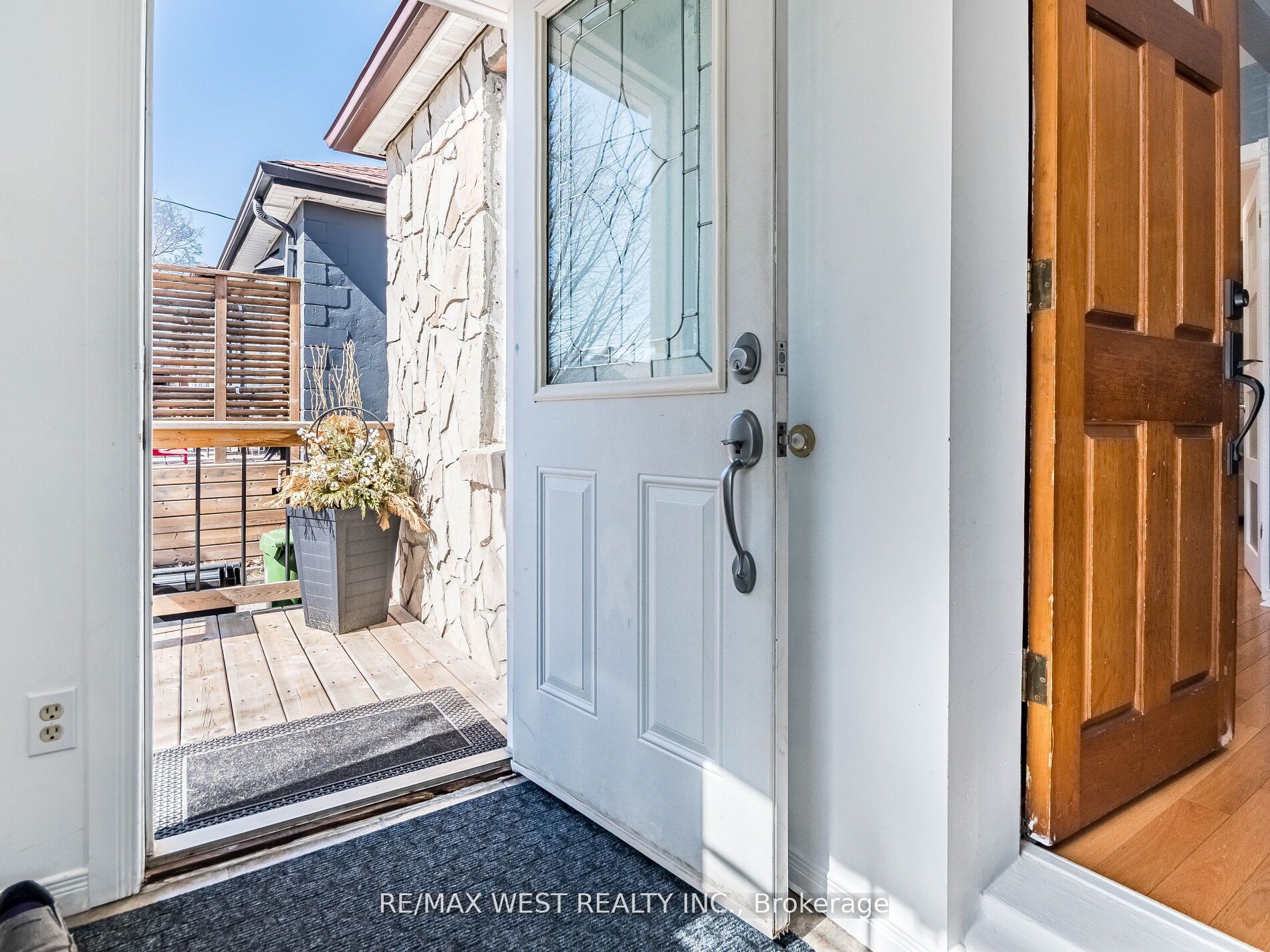 76 Laburnham Avenue, Toronto, ON M8W 1S8 photo 4