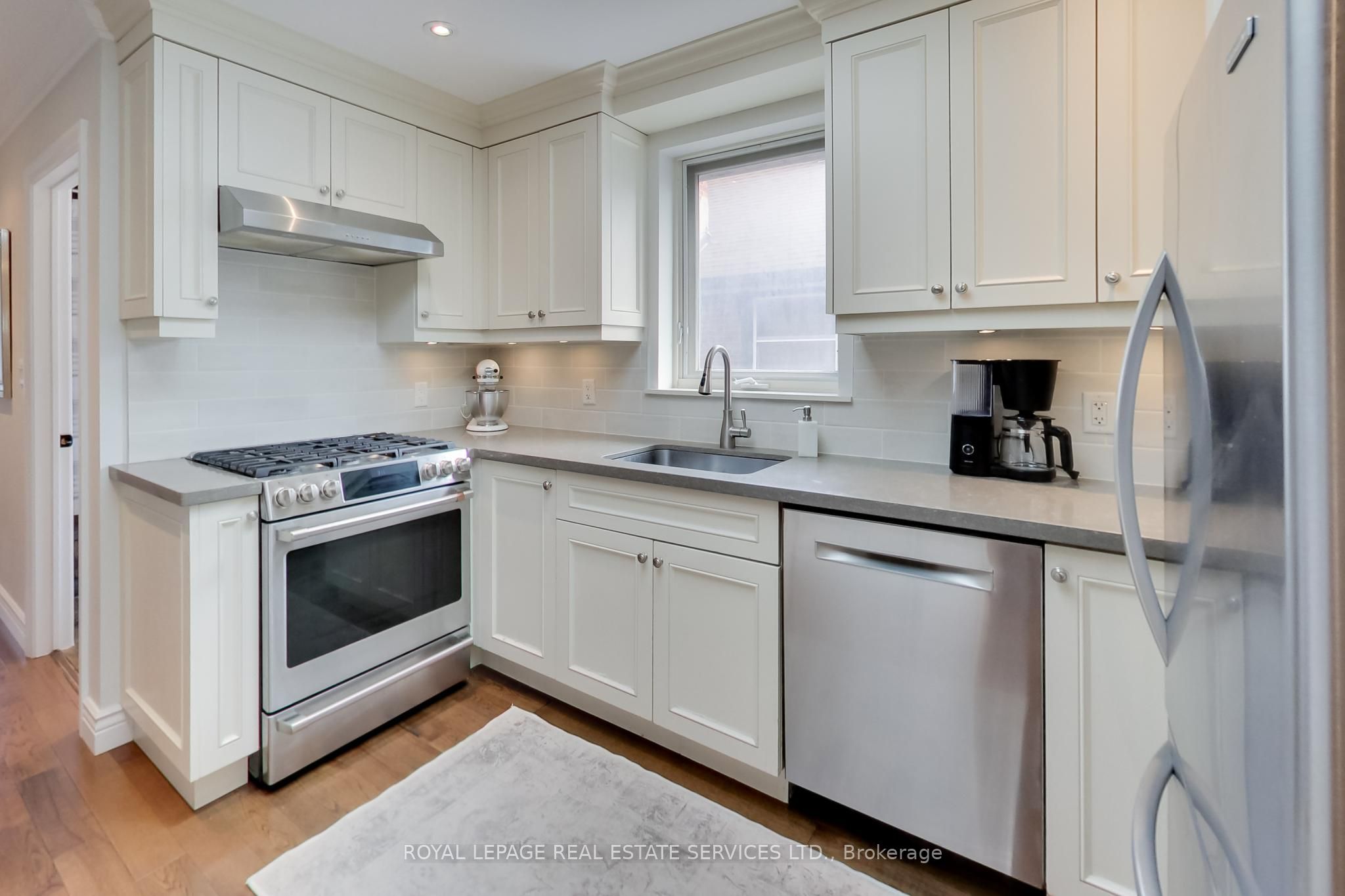 21 Parker Avenue, Toronto, ON M8Z 4L6 photo 2