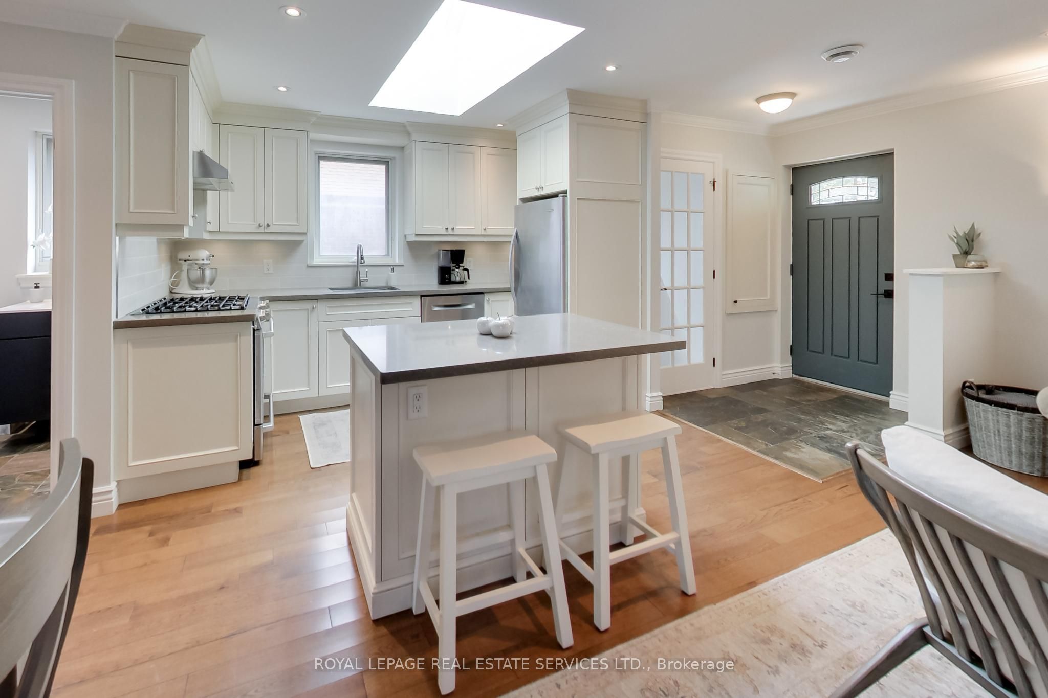 21 Parker Avenue, Toronto, ON M8Z 4L6 photo 3