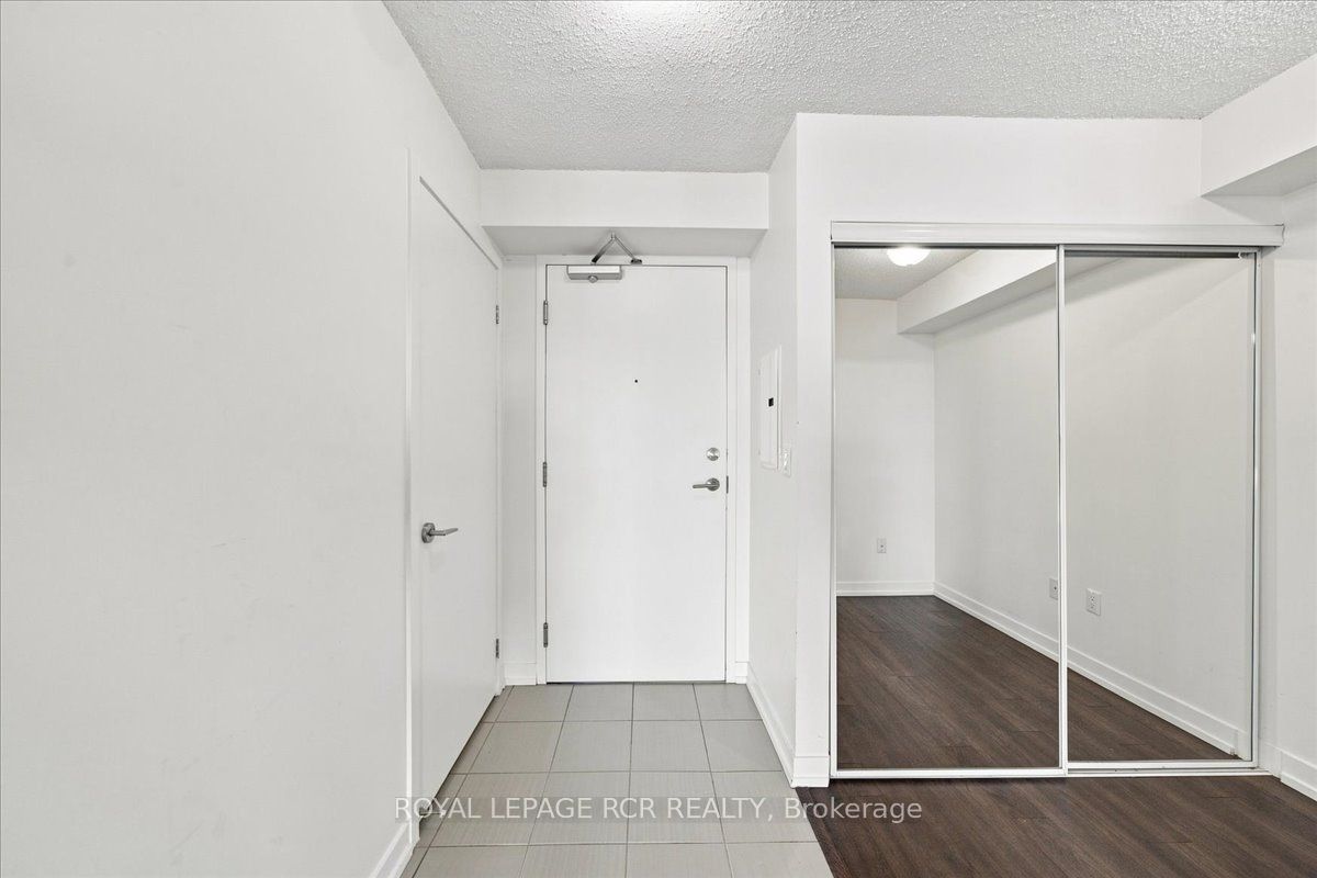 812 Lansdowne Avenue 908, Toronto, ON M6H 4K5 photo 3