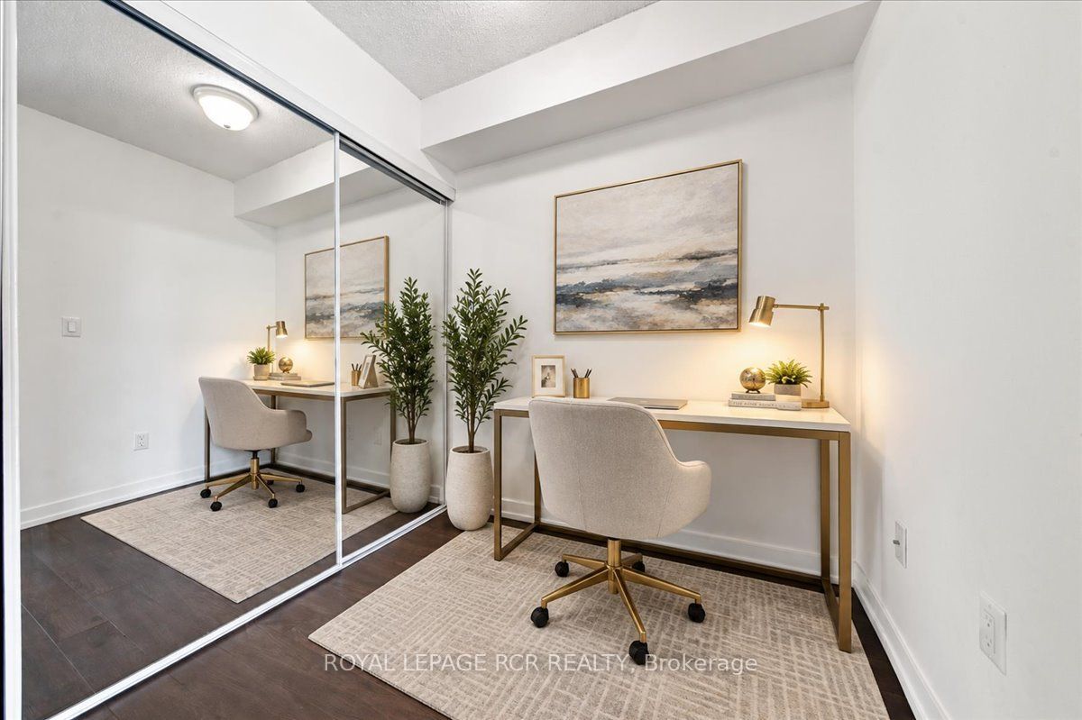 812 Lansdowne Avenue 908, Toronto, ON M6H 4K5 photo 4