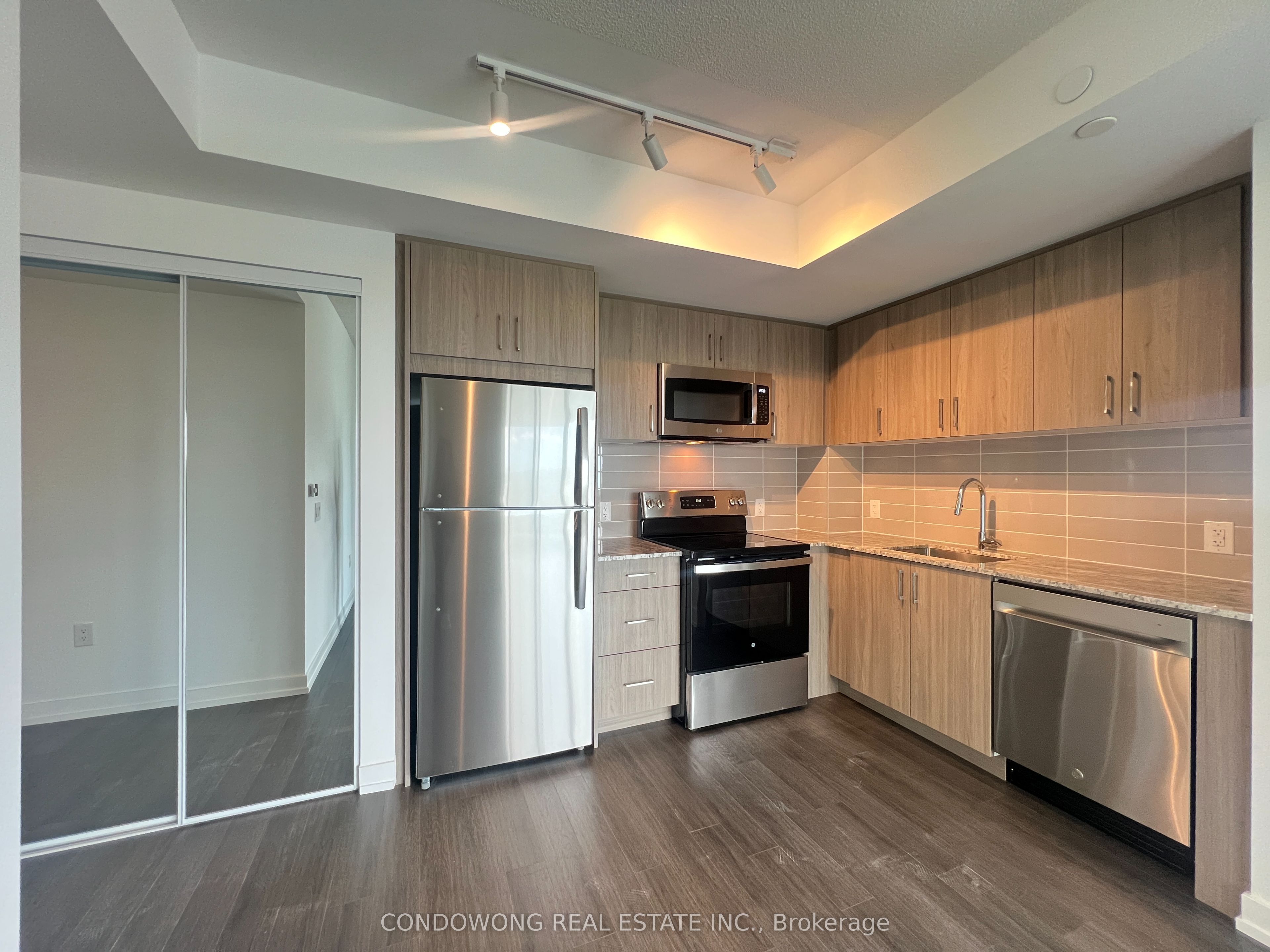 4010 Eglinton Avenue W 1002, Toronto, ON M5N 1A2 photo 2
