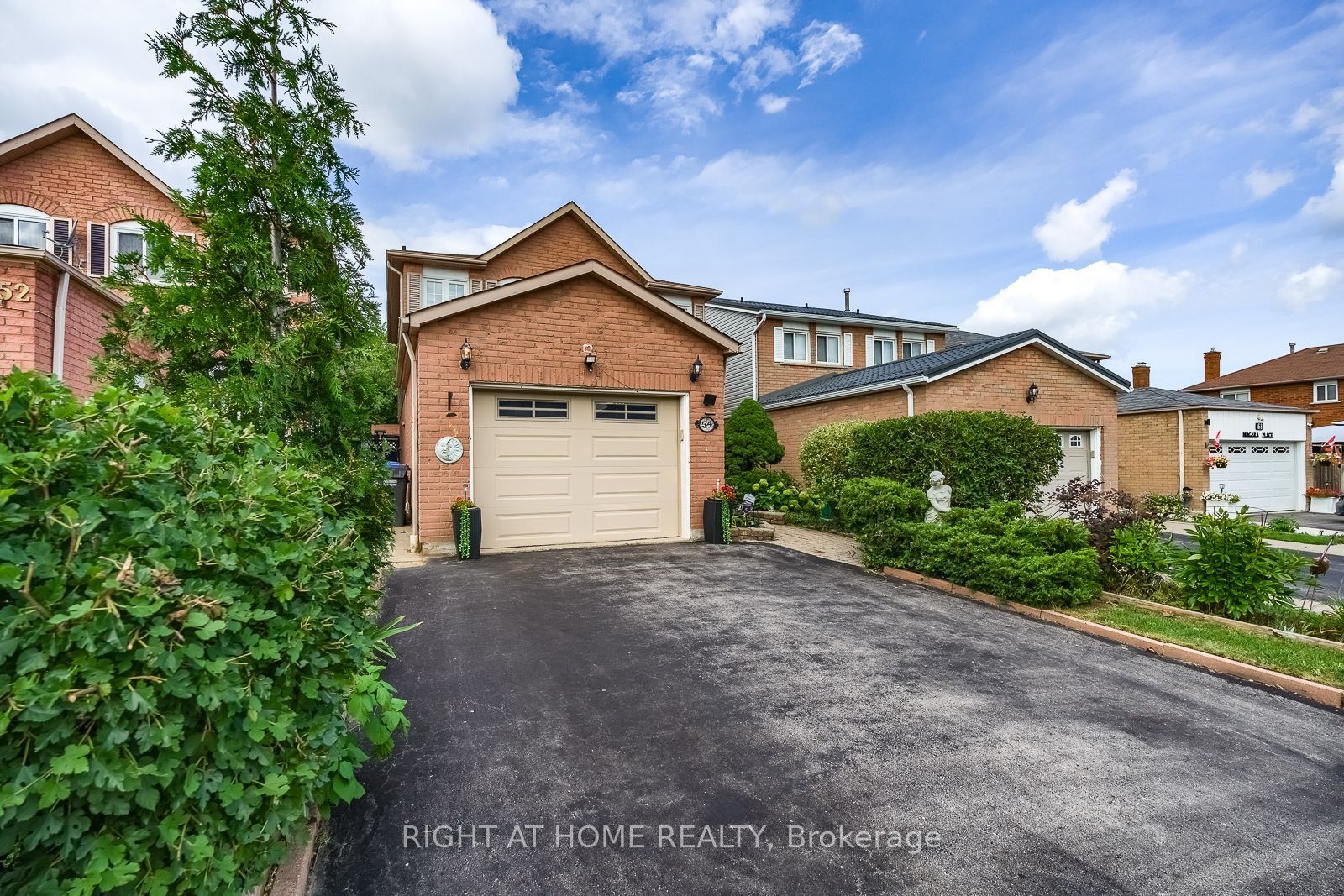 54 Niagara Place, Brampton, ON L6S 4Y8 photo 2