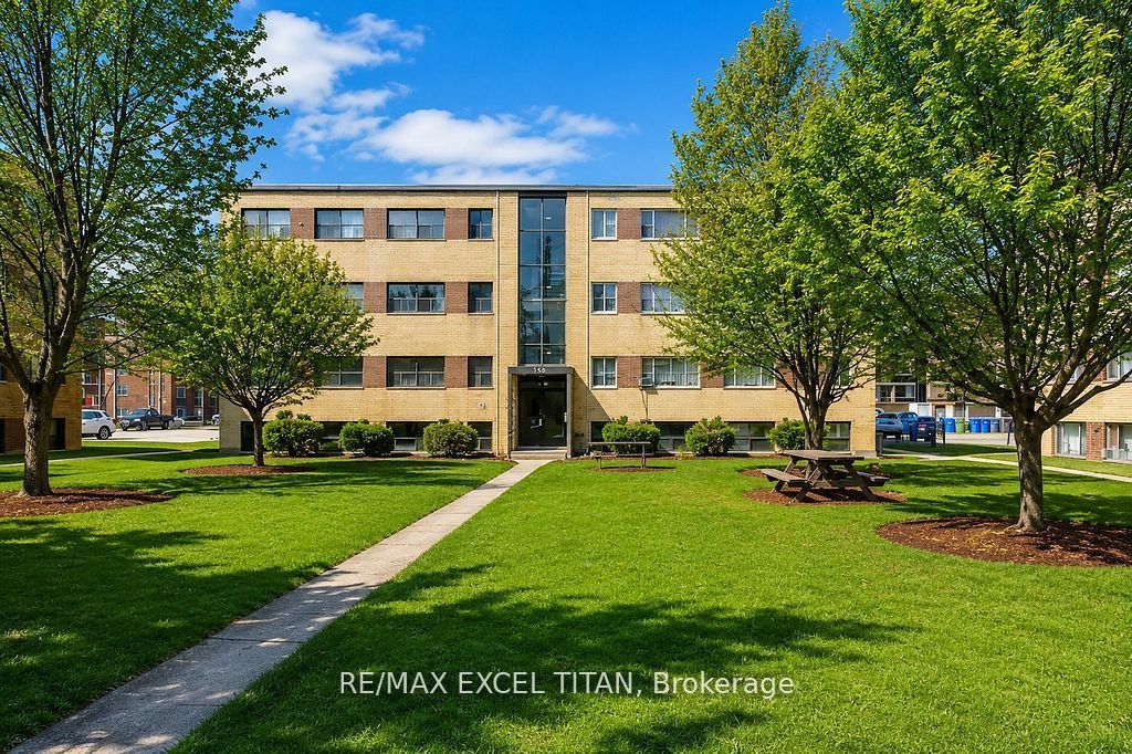 799 Robinson Street 1, Burlington, ON L7R 2L4